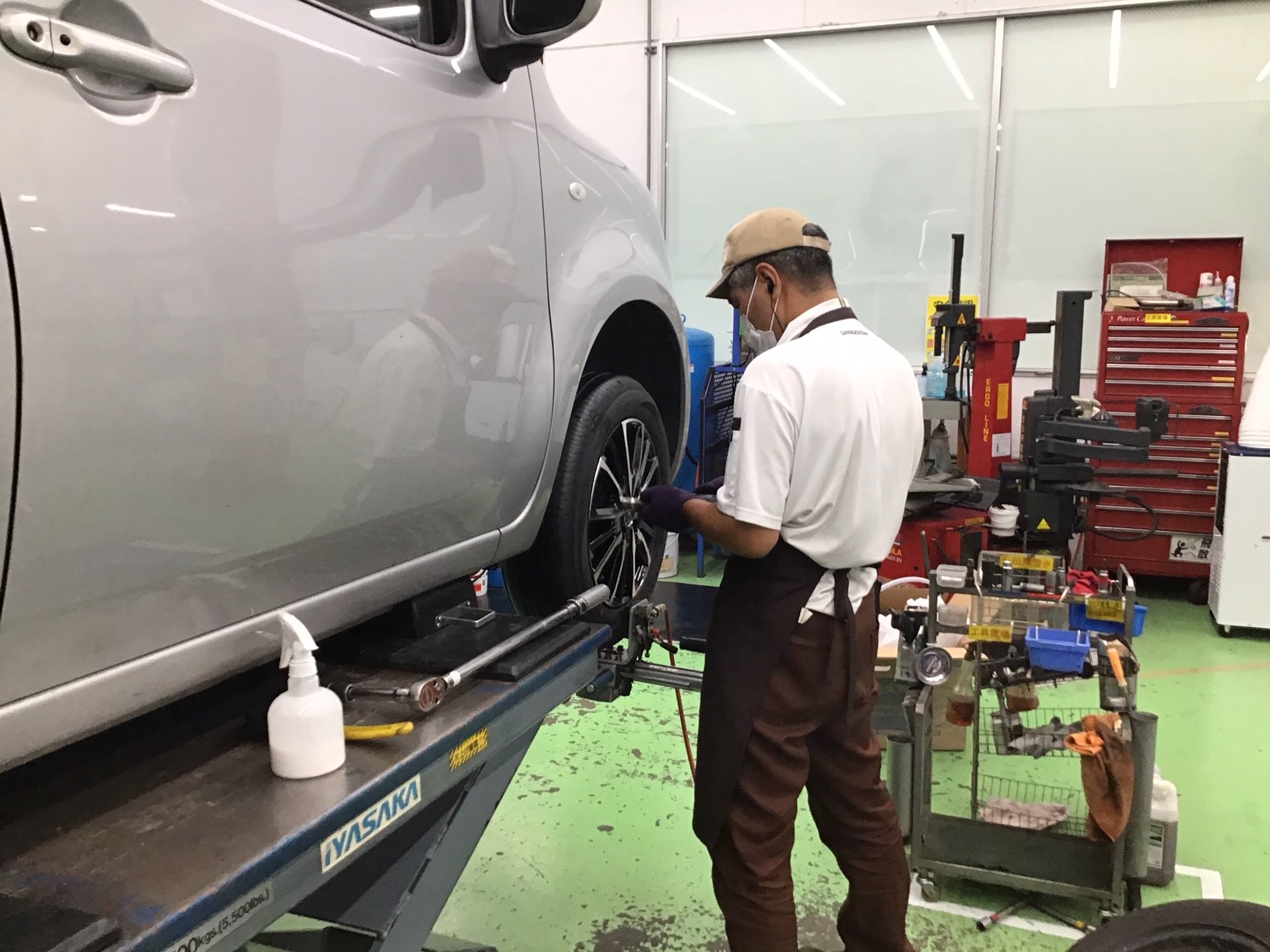 日産・キューブ(Z12型)】タイヤ&アルミホイールセット取付 日産・キューブ(Z12型)】タイヤ&アルミホイールセット取付