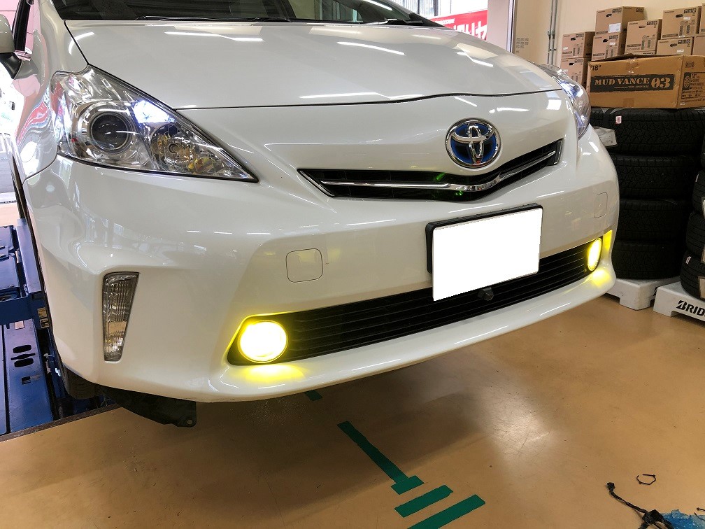 プリウスαのLEDフォグランプ交換 | トヨタ プリウスα その他