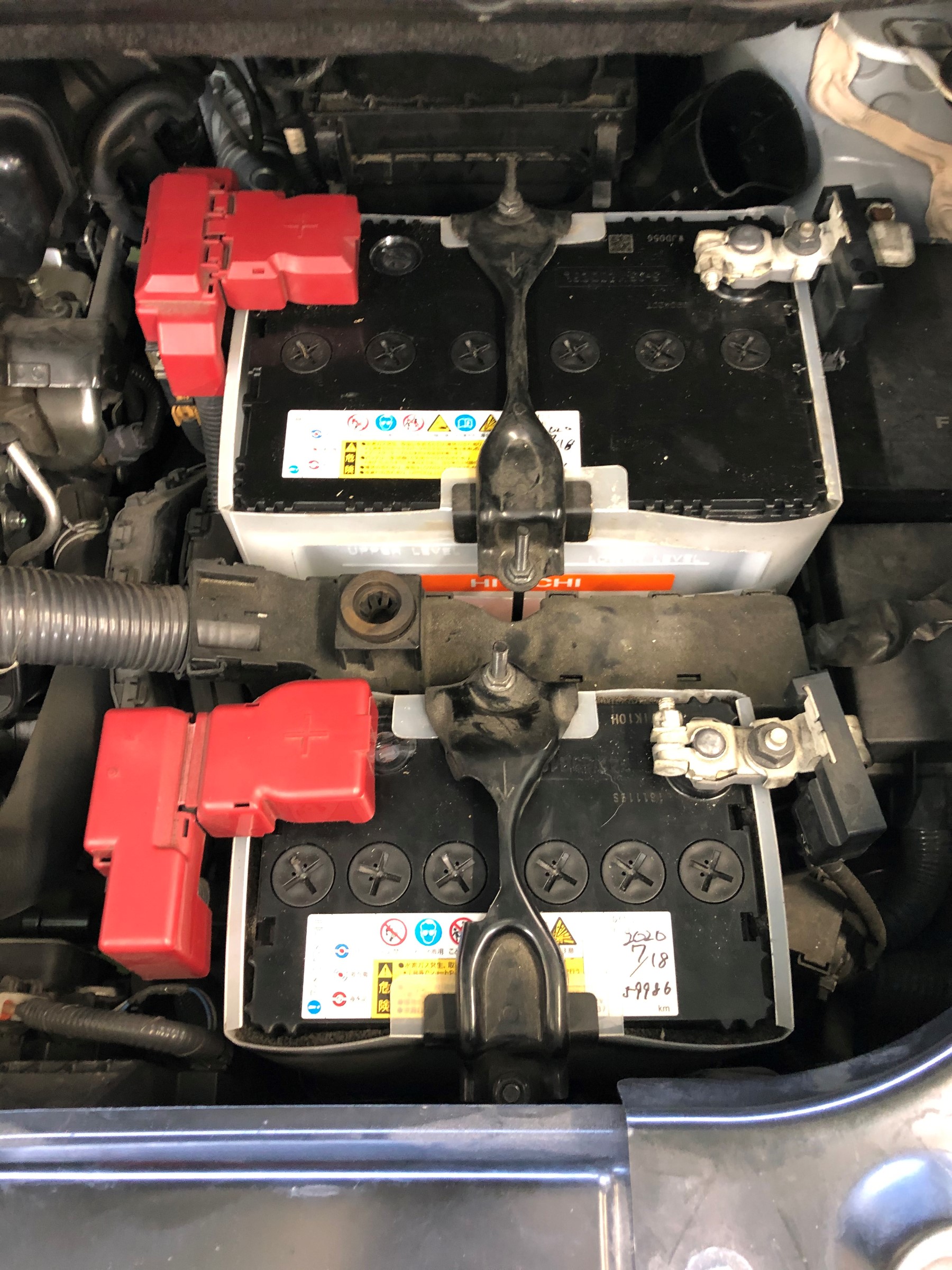 セレナ バッテリー交換 夏場はバッテリー点検を 日産 セレナ メンテナンス商品 サービス事例 タイヤ館 伊川谷 兵庫県のタイヤ カー用品ショップ タイヤからはじまる トータルカーメンテナンス タイヤ館グループ