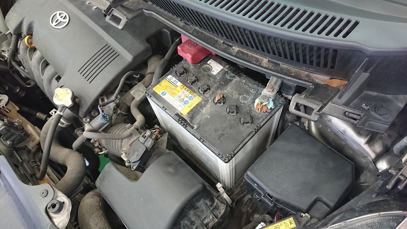 ラクティス バッテリー交換 サービス日記 タイヤ館 三木 兵庫県のタイヤ カー用品ショップ タイヤからはじまる トータルカーメンテナンス タイヤ館グループ