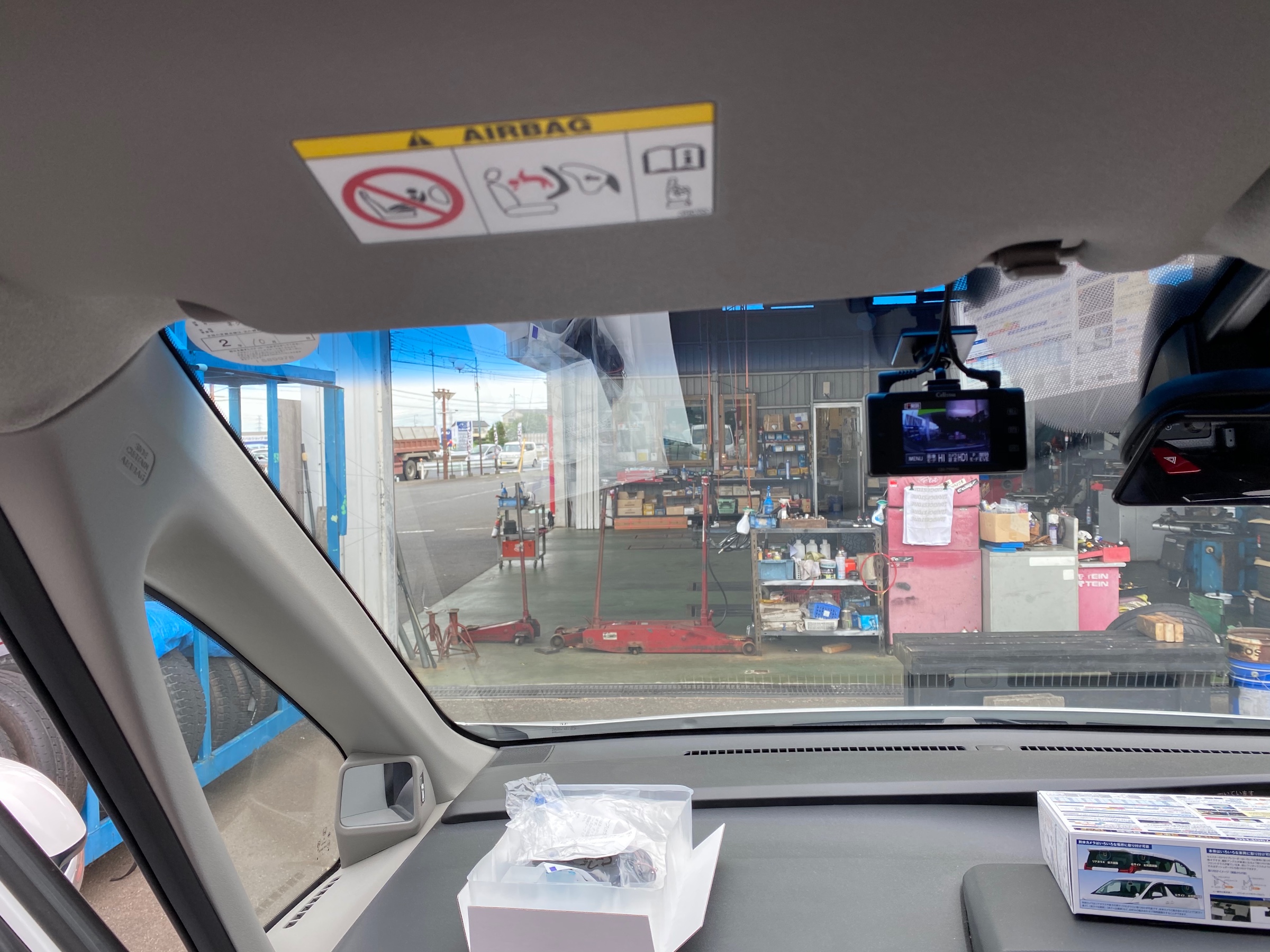 ステップワゴン ドラレコ取り付け ホンダ ステップワゴン その他 カー用品取付 ドライブレコーダー取り付け サービス事例 タイヤ館 勝田 茨城県のタイヤ カー用品ショップ タイヤからはじまる トータルカーメンテナンス タイヤ館グループ