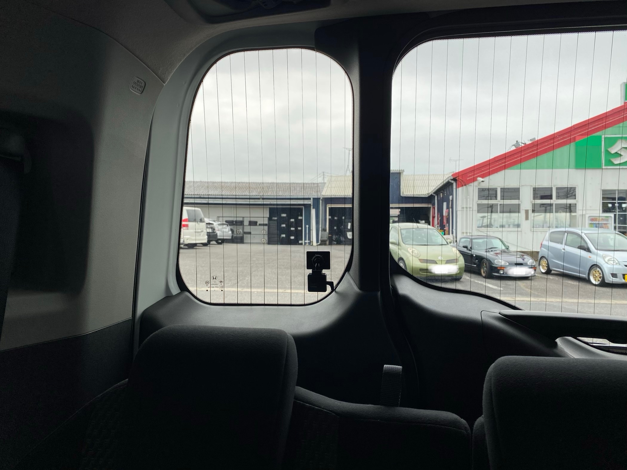 ステップワゴン ドラレコ取り付け ホンダ ステップワゴン その他 カー用品取付 ドライブレコーダー取り付け サービス事例 タイヤ館 勝田 茨城県のタイヤ カー用品ショップ タイヤからはじまる トータルカーメンテナンス タイヤ館グループ