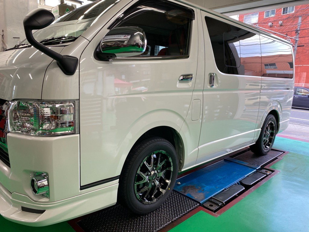 トヨタ ハイエース ナイトロパワー デリンジャー＆ＧＬ-Ｒ 17インチ