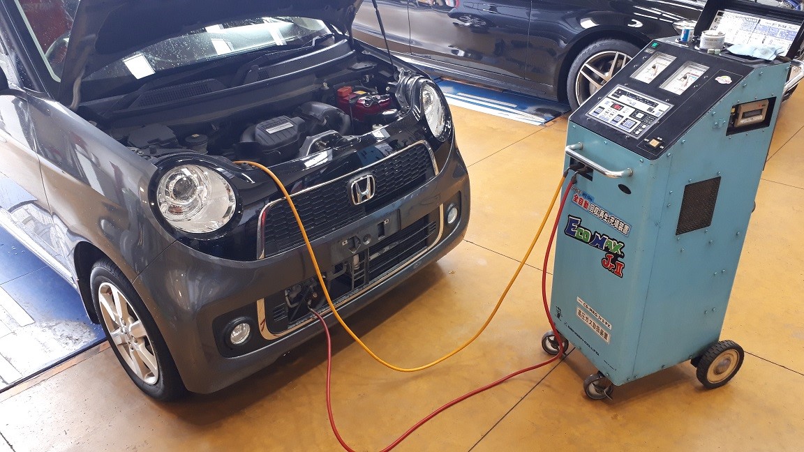 Honda ホンダ N One に エアコン ガス クリーニング 新ガス補充 と コンプレッサーオイル 添加剤 実施しました ホンダ N One メンテナンス商品 その他 エアコンガス クリーニング サービス事例 タイヤ館 飯塚 タイヤからはじまる トータルカー