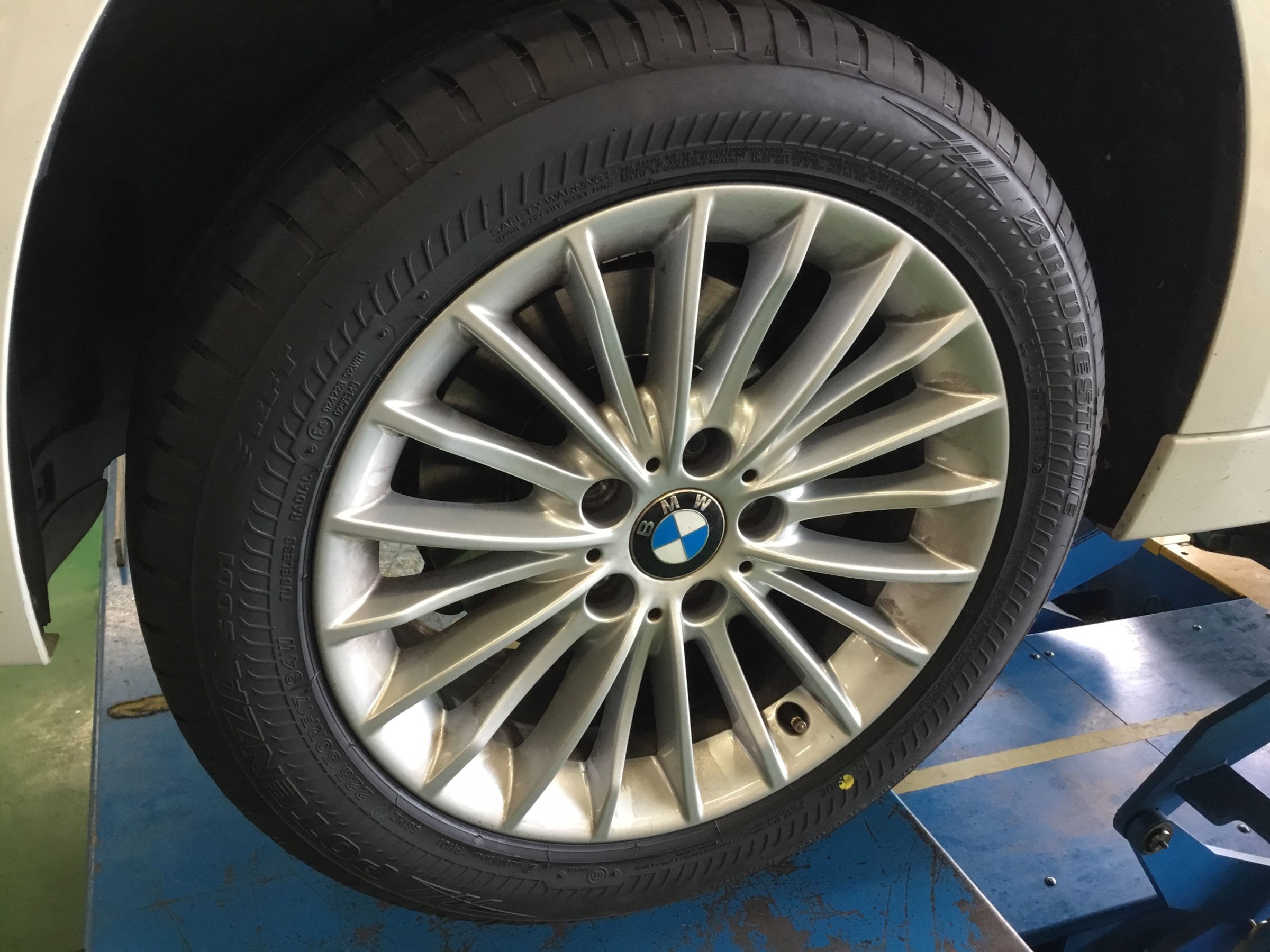 Bmw 3シリーズ ランフラットタイヤ交換 Bmw 3シリーズ タイヤ ランフラットタイヤ取扱 結城店の作業日記 タイヤ館 結城 茨城県のタイヤ カー用品ショップ タイヤからはじまる トータルカーメンテナンス タイヤ館グループ