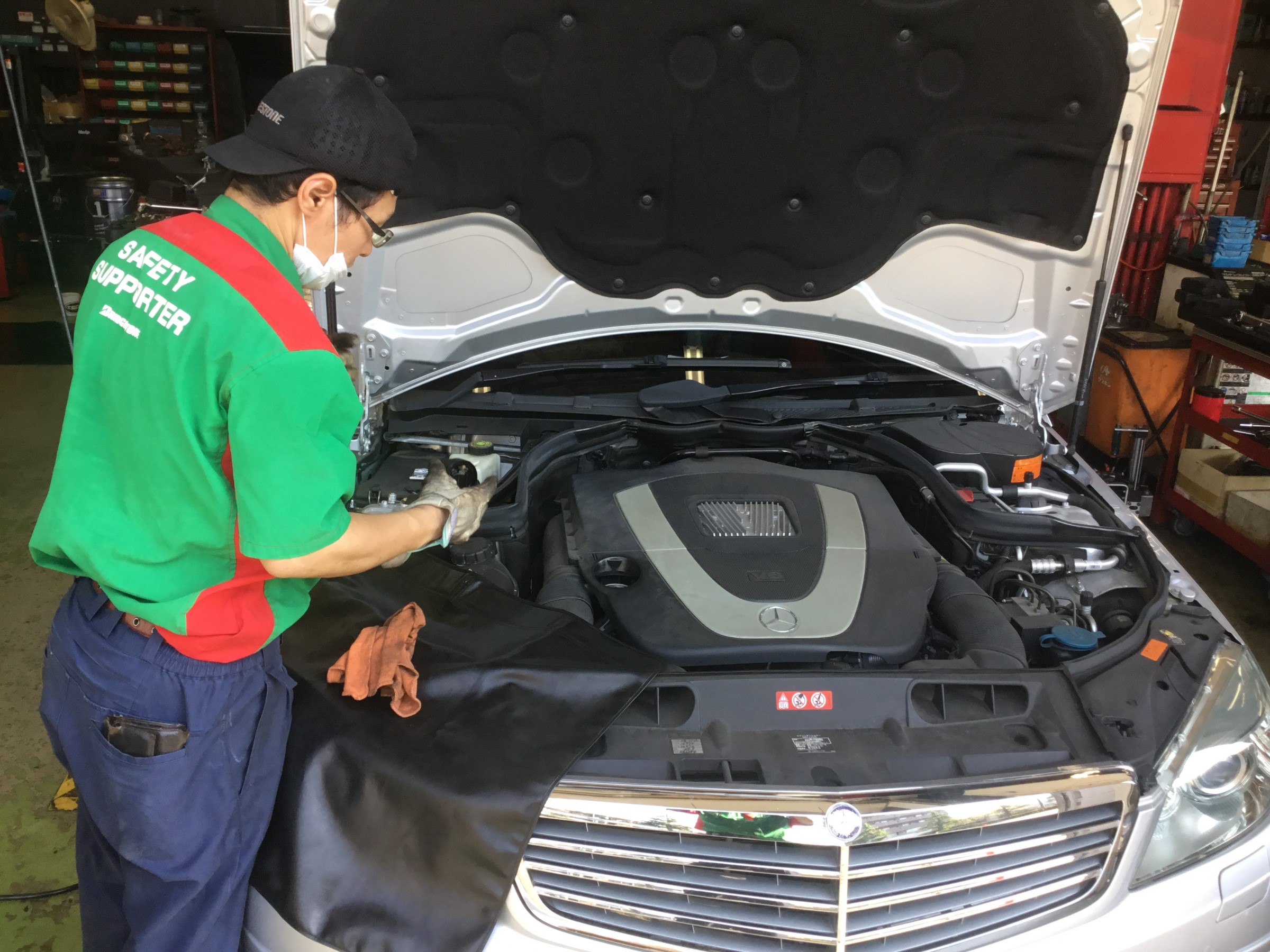 W204 オイル交換 メルセデス・ベンツ Cクラス メンテナンス商品 オイル関連 > エンジンオイル交換 サービス事例 タイヤ館