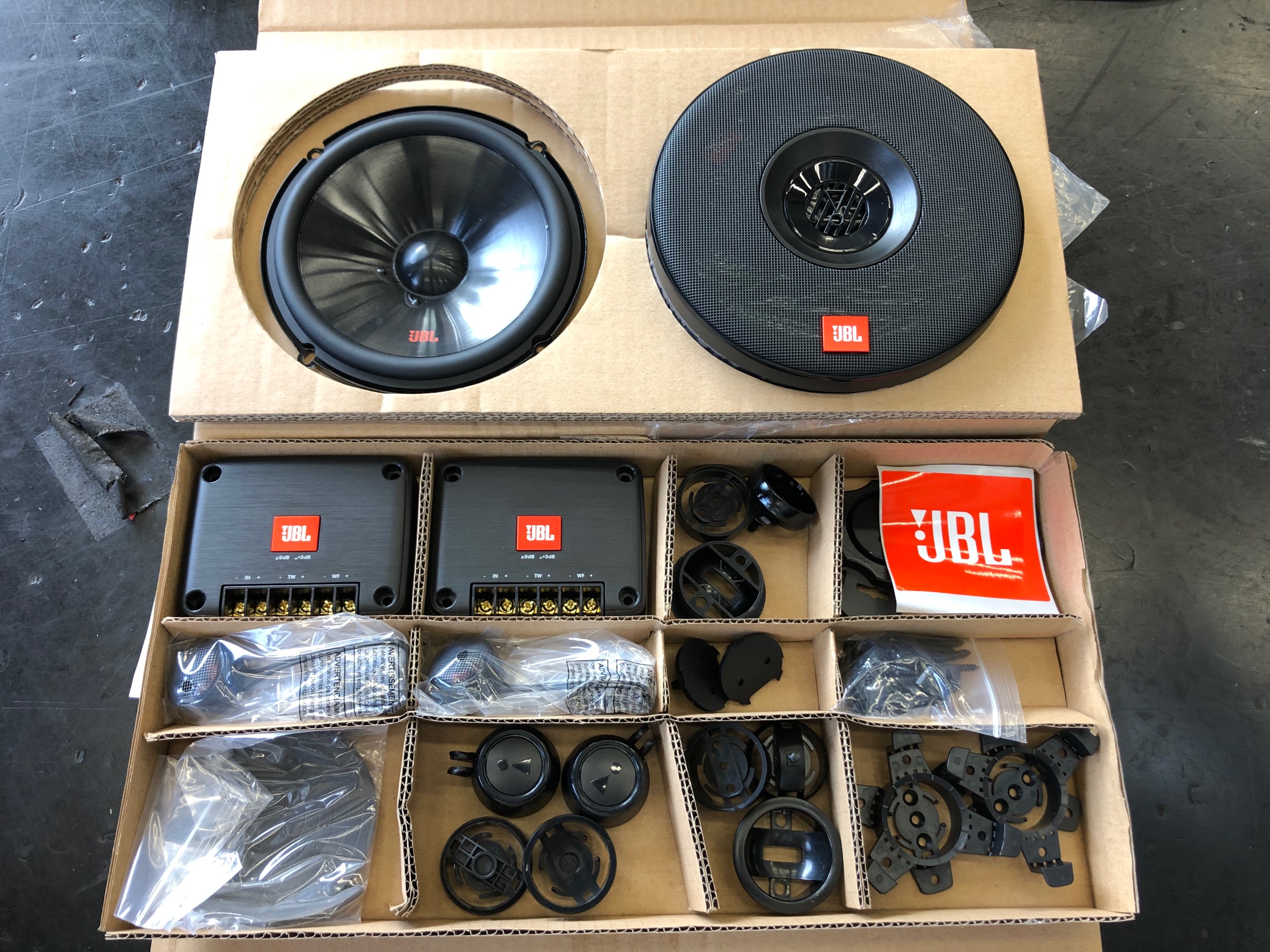 Jbl スピーカー ツイーター Club 602ctp 取り付け 前編 Av ナビ機器 カー用品取付 Av商品取付 スタッフ日記 タイヤ館 調布 東京都のタイヤ カー用品ショップ タイヤからはじまる トータルカーメンテナンス タイヤ館グループ