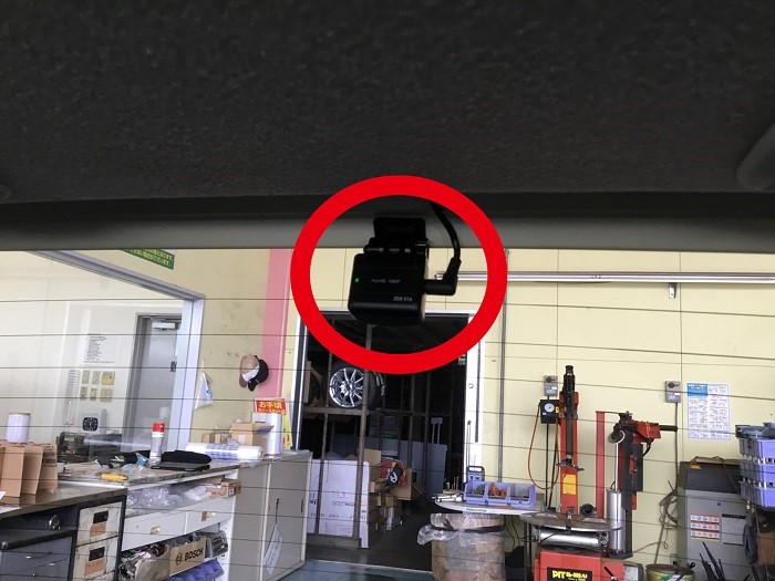 スタッフが撮影加工