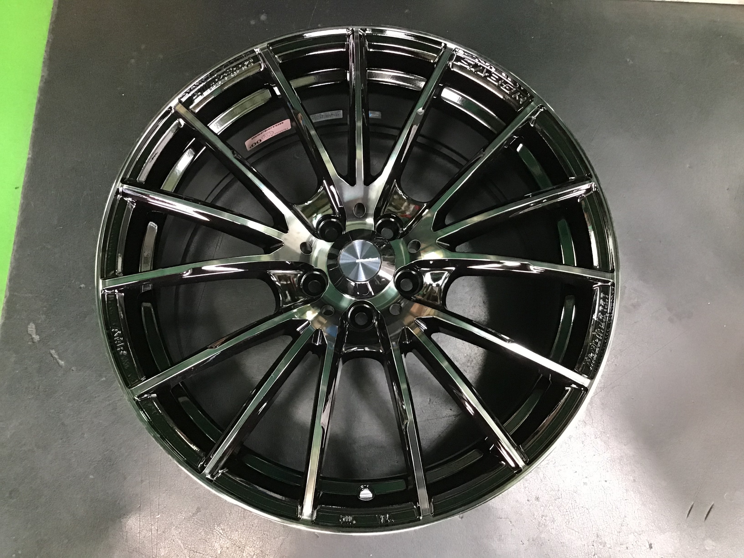 トヨタ プリウス（ZVW51）にウェッズスポーツ SA-35Rを装着