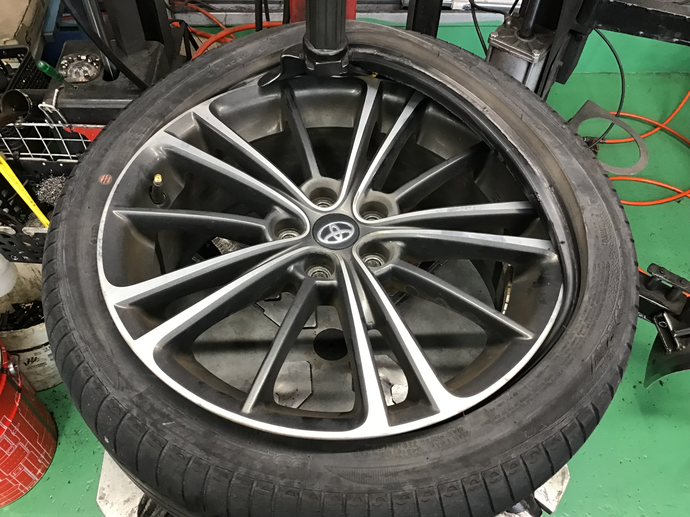 トヨタ「８６」ZN６前期型のタイヤ交換 ２１５/４５R１７ | トヨタ 86