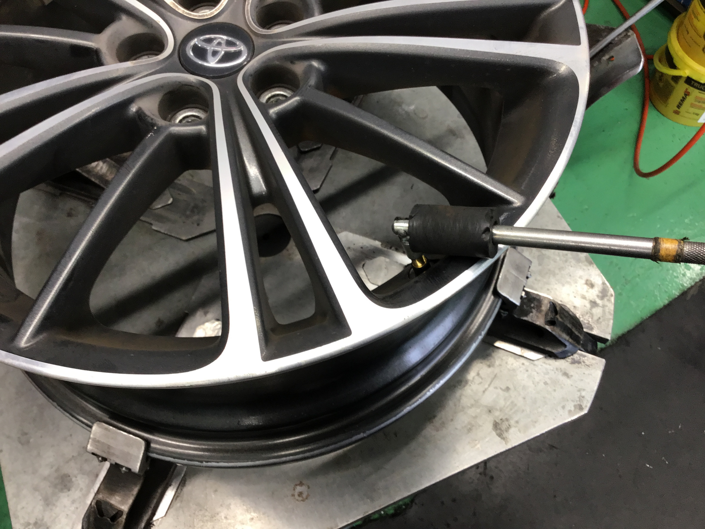 トヨタ「８６」ZN６前期型のタイヤ交換 ２１５/４５R１７ | トヨタ 86