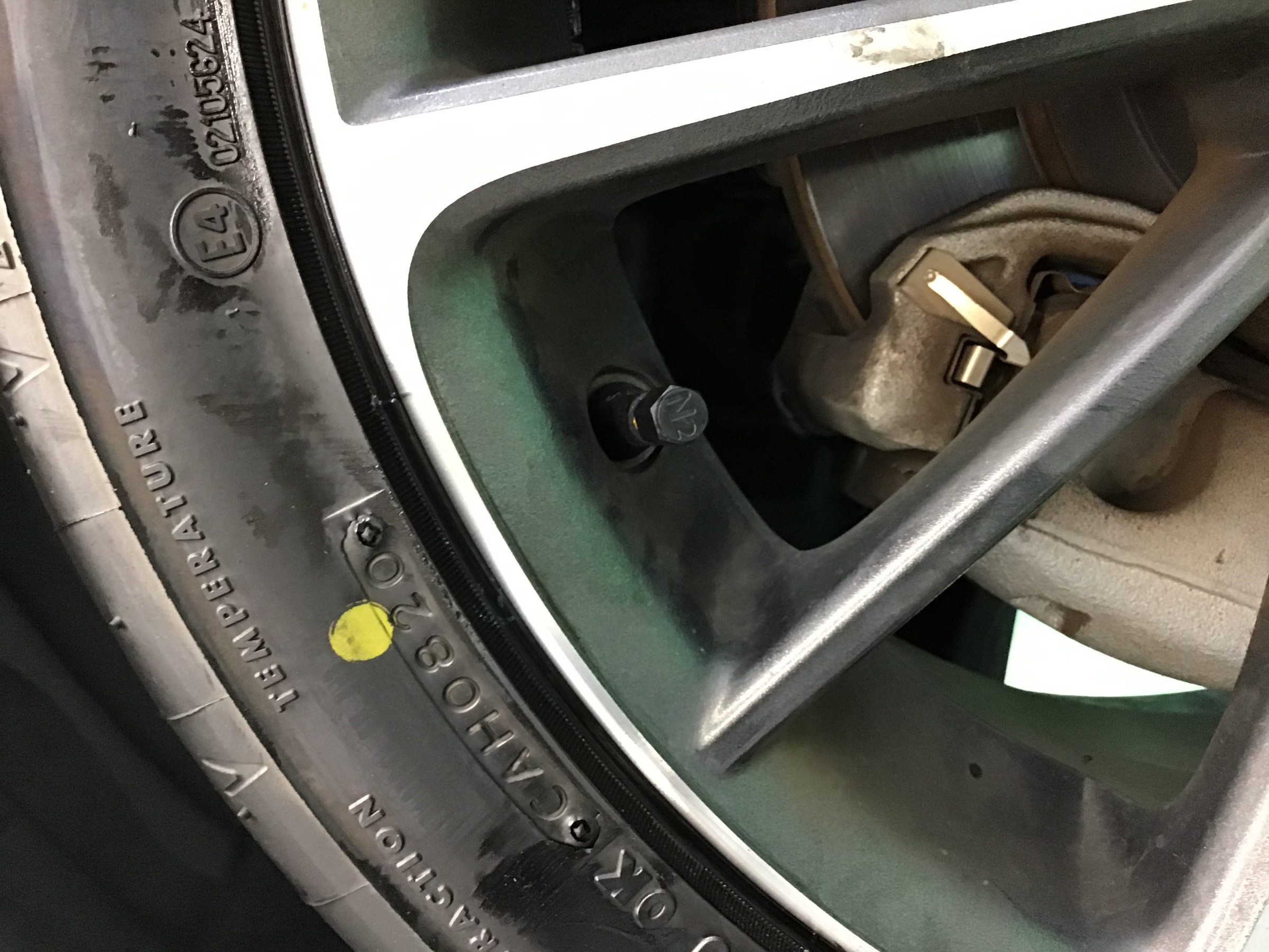 トヨタ「８６」ZN６前期型のタイヤ交換 ２１５/４５R１７ | トヨタ 86