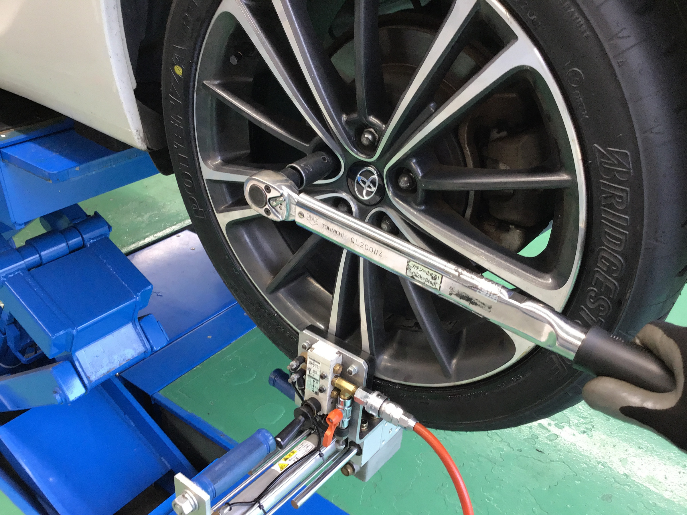 トヨタ「８６」ZN６前期型のタイヤ交換 ２１５/４５R１７ | トヨタ 86
