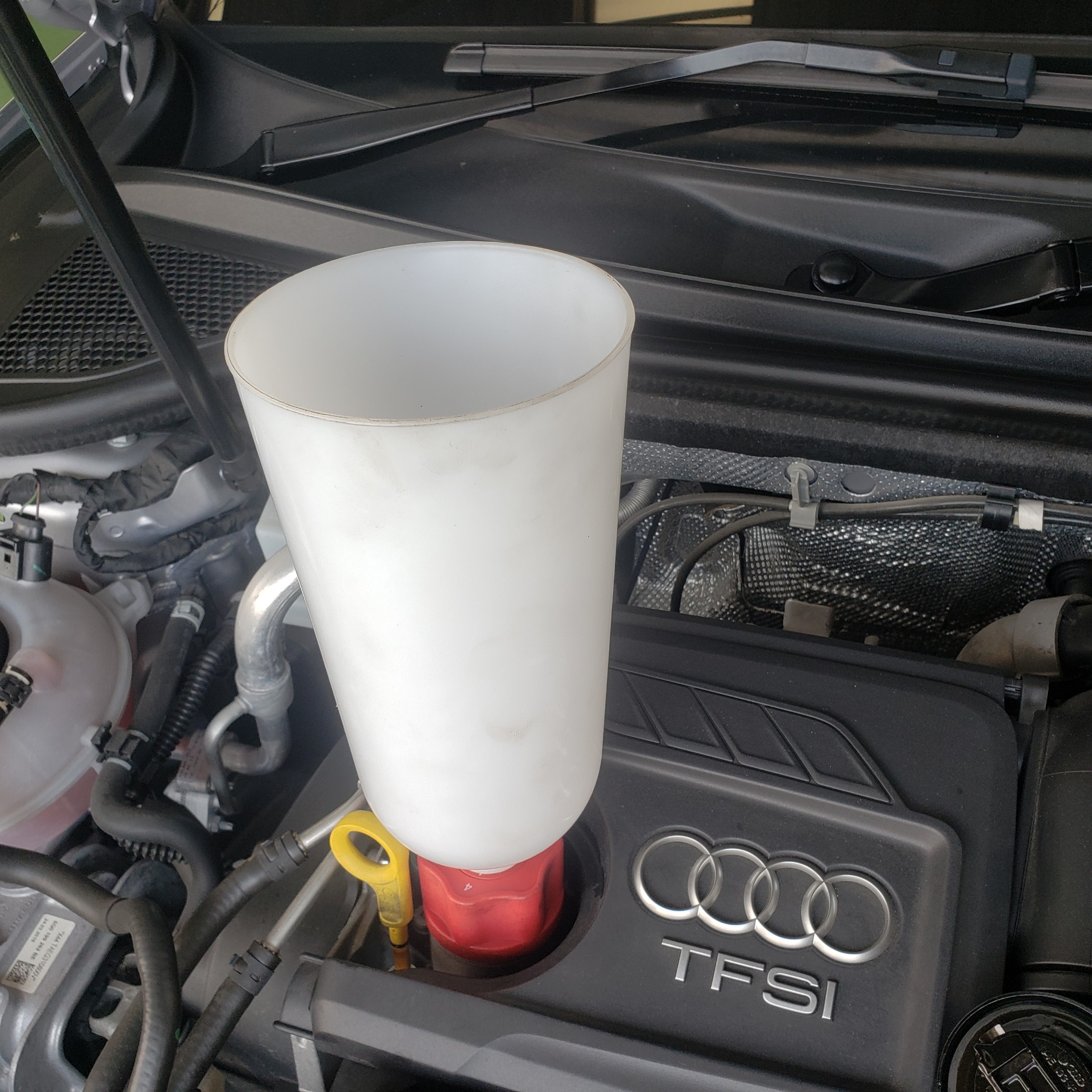 アウディ A3 エンジンオイル交換しましたっ！ 技術サービス施工事例 タイヤ館 福岡東 タイヤからはじまる、トータルカー