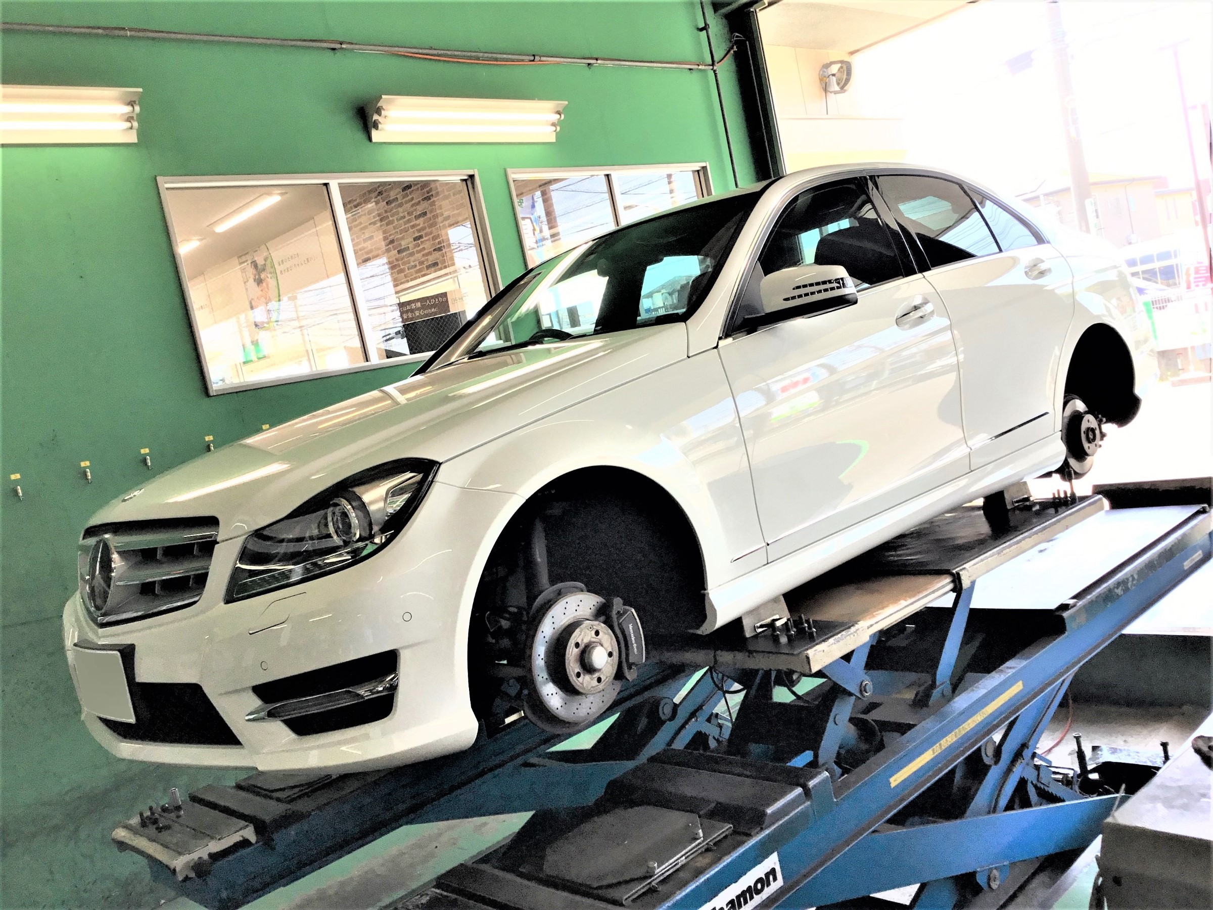 W204型Cクラス、タイヤ交換！ | メルセデス・ベンツ Cクラス タイヤ