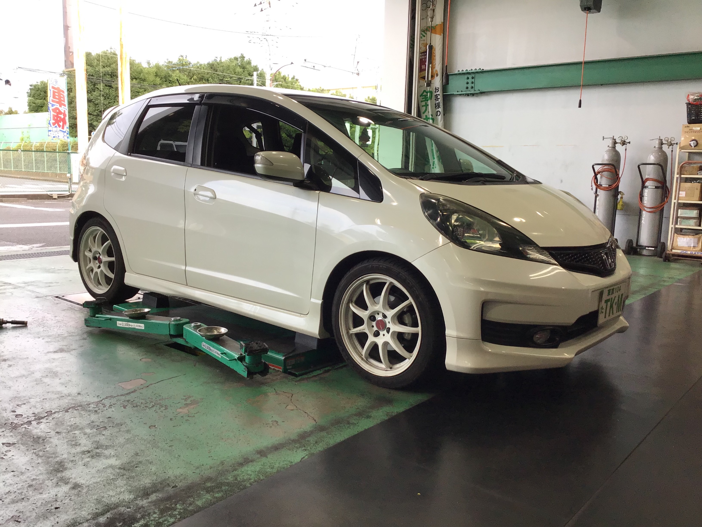 ホンダ フィット 車高調取り付け その弐 〜本論〜 | 店舗お ホンダ フィット 車高調取り付け その弐 〜本論〜 | 店舗お