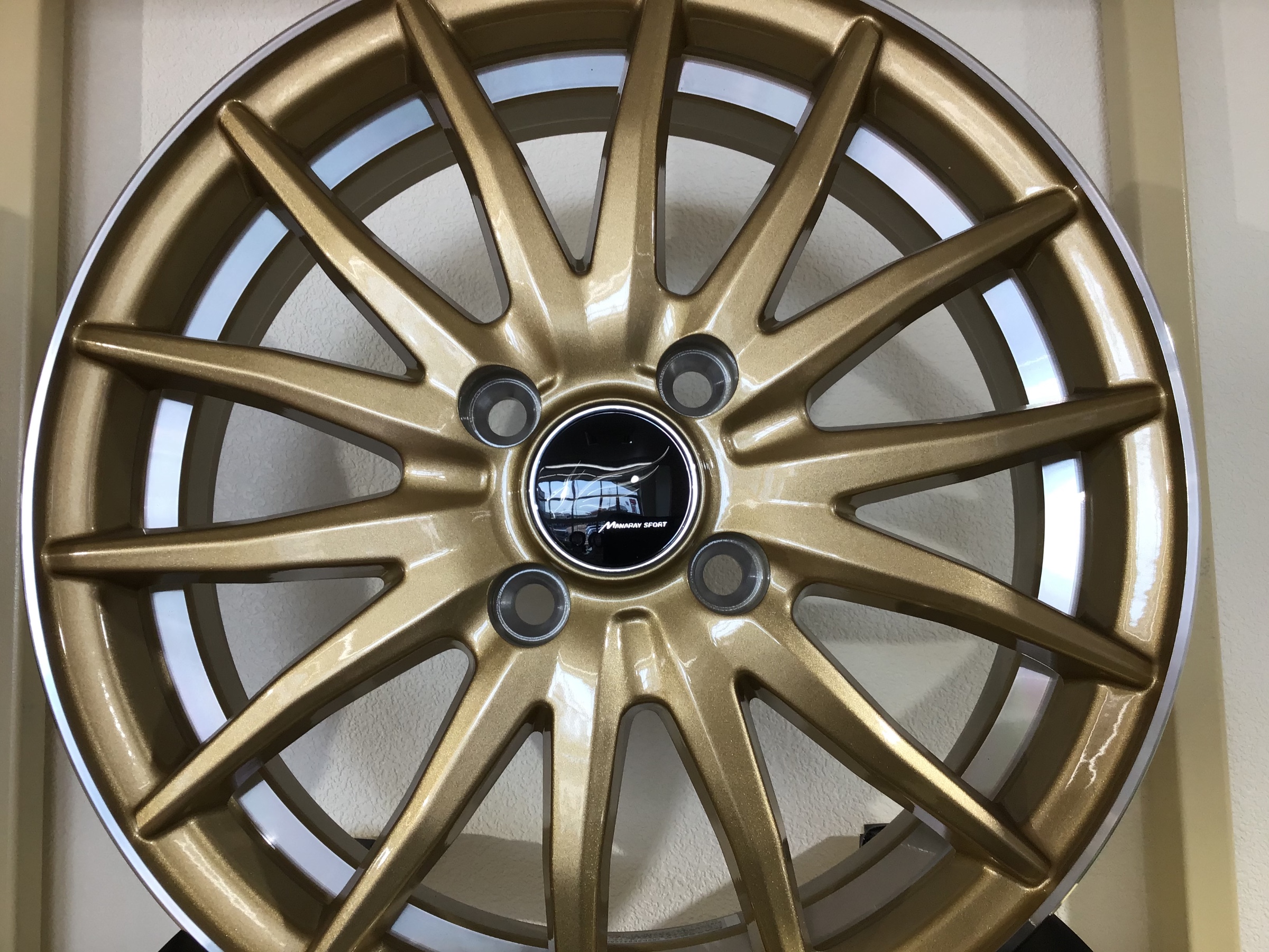 た*ろ様 プジョー　17インチ ゴールドホイール タイヤ プジョー17インチ ゴールドホイール タイヤ