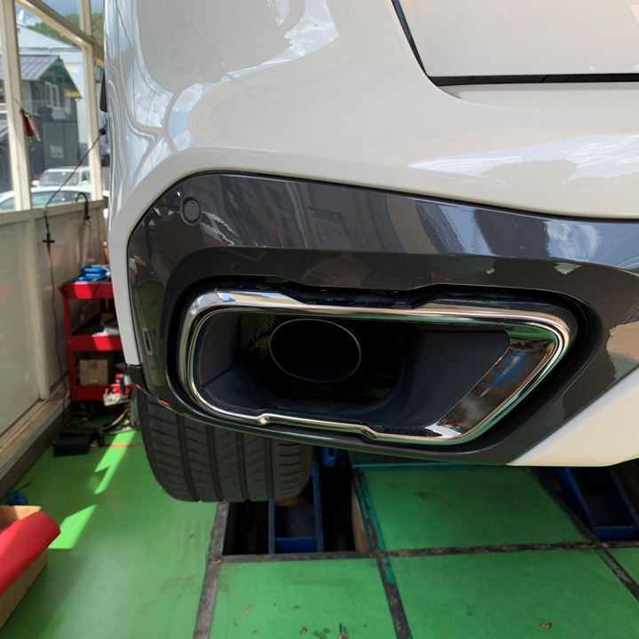 BMW X5 (G05) に M PERFORMANCE マットブラックテールパイプトリム取付