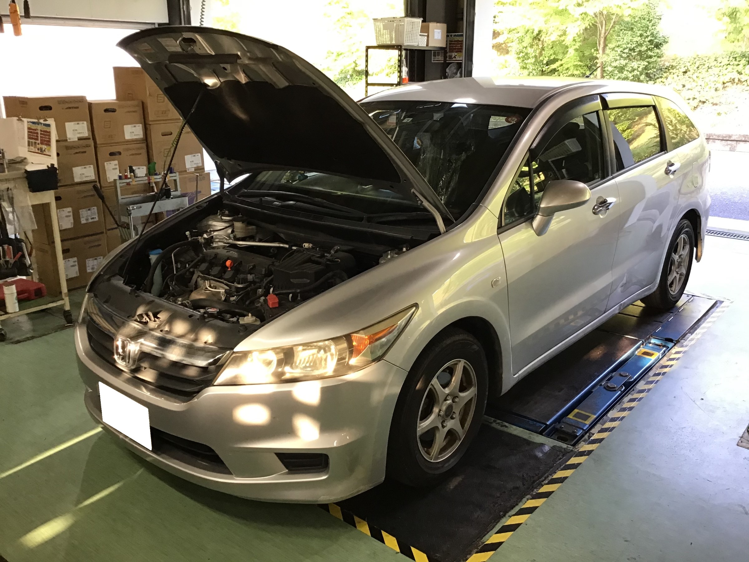 ホンダ ストリーム エンジンオイル バッテリー 交換 ホンダ ストリーム メンテナンス商品 パーツ取付 各種用品取付 サービス事例 タイヤ館 富谷 宮城県のタイヤ カー用品ショップ タイヤからはじまる トータルカーメンテナンス タイヤ館グループ