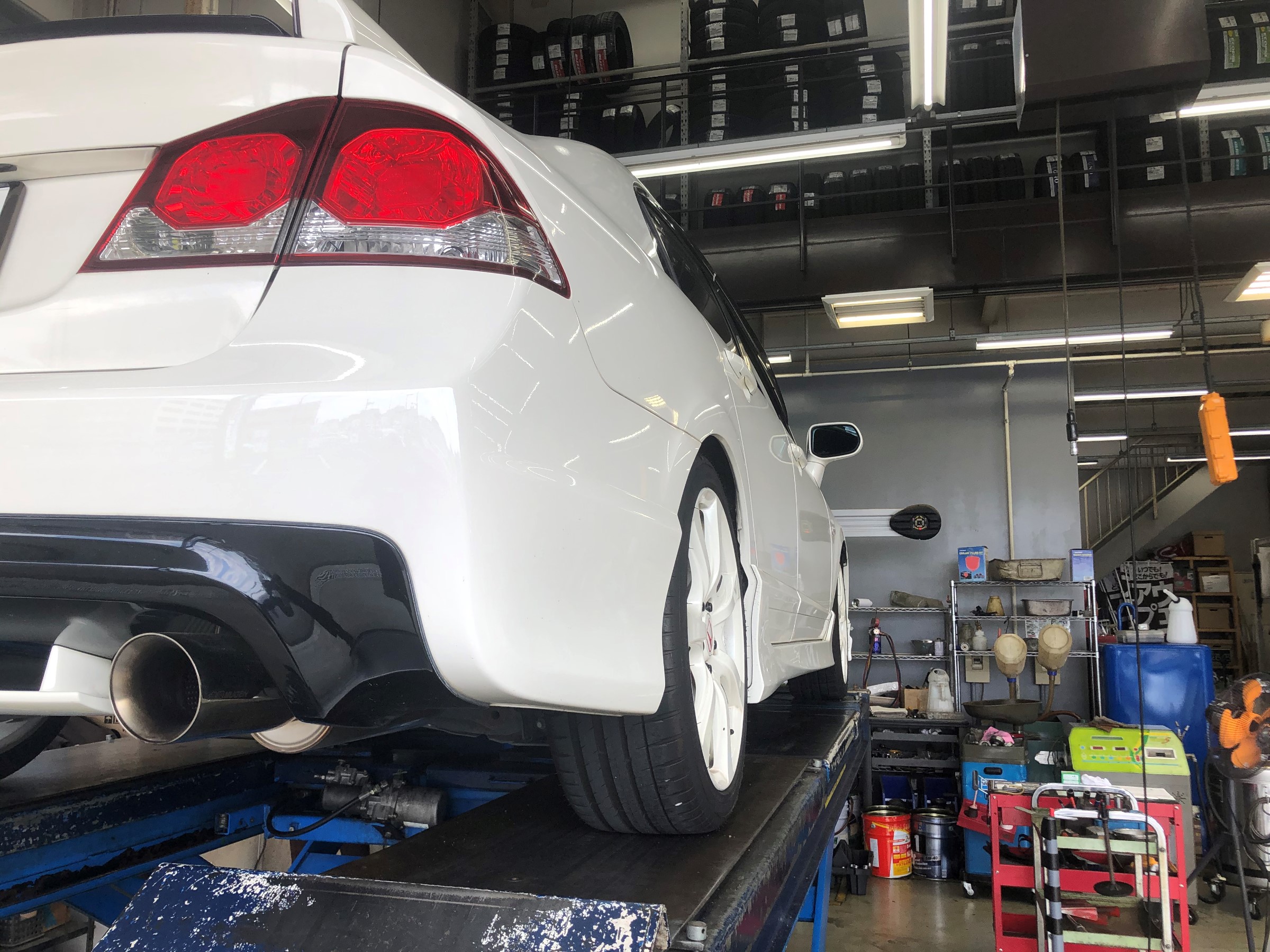 後期fd2 オイル交換 ホンダ シビック メンテナンス商品 オイル関連 エンジンオイル交換 サービス事例 タイヤ館 小平 東京都のタイヤ カー用品ショップ タイヤからはじまる トータルカーメンテナンス タイヤ館グループ