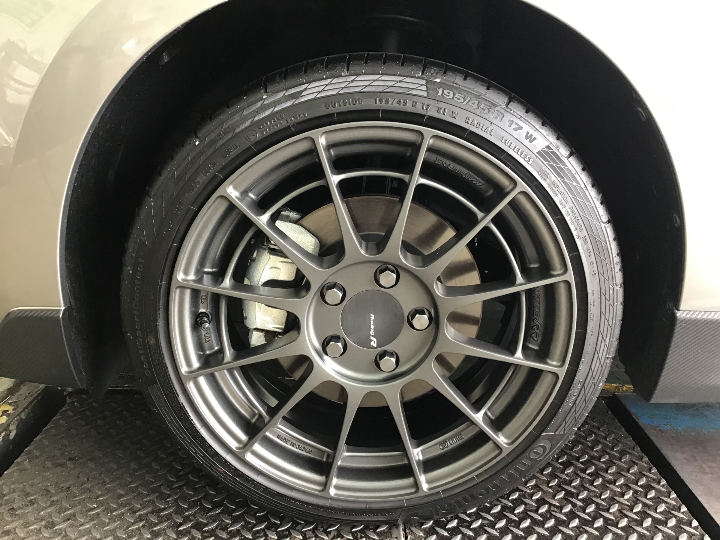 ZC33スイフトスポーツ☆エンケイNT03RR☆ホイール交換 | サービス事例