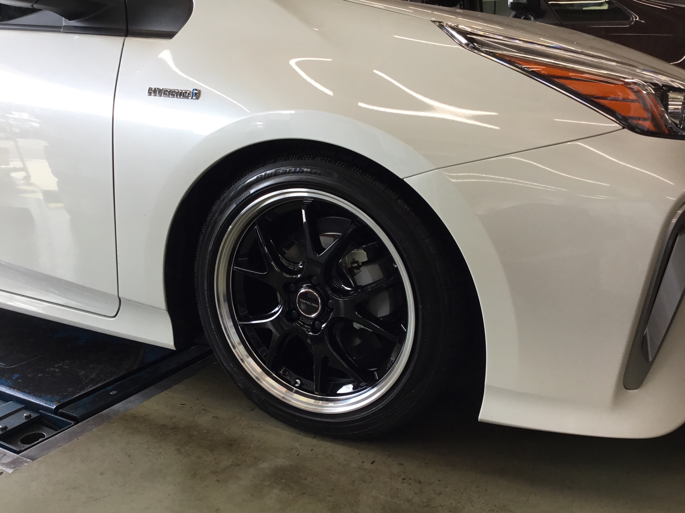 プリウス、ホイール交換 トヨタ プリウス ホイール スタッフ日記 タイヤ館 池上 東京都のタイヤ、カー用品ショップ タイヤからはじまる、トータルカーメンテナンス タイヤ館グループ