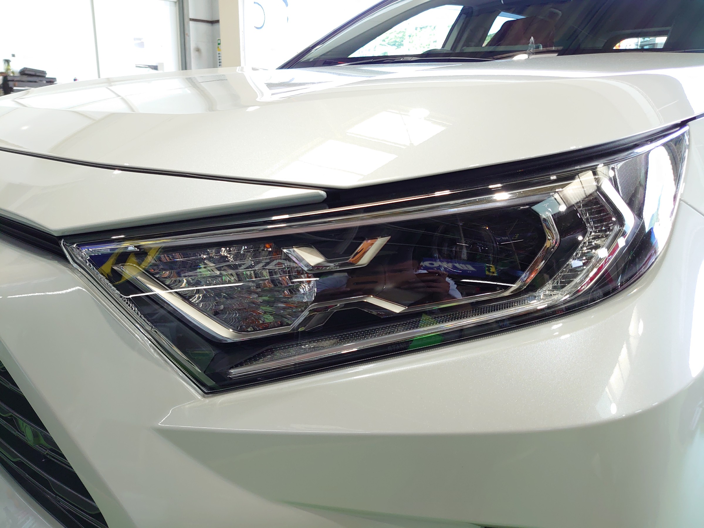 Toyota 新型 Rav4 の ヘッドライト Stek プロテクション フィルム施工しました トヨタ Rav4 その他 外装 内装取付 エアロ取付 技術サービス施工事例 タイヤ館 福岡東 タイヤからはじまる トータルカーメンテナンス タイヤ館グループ
