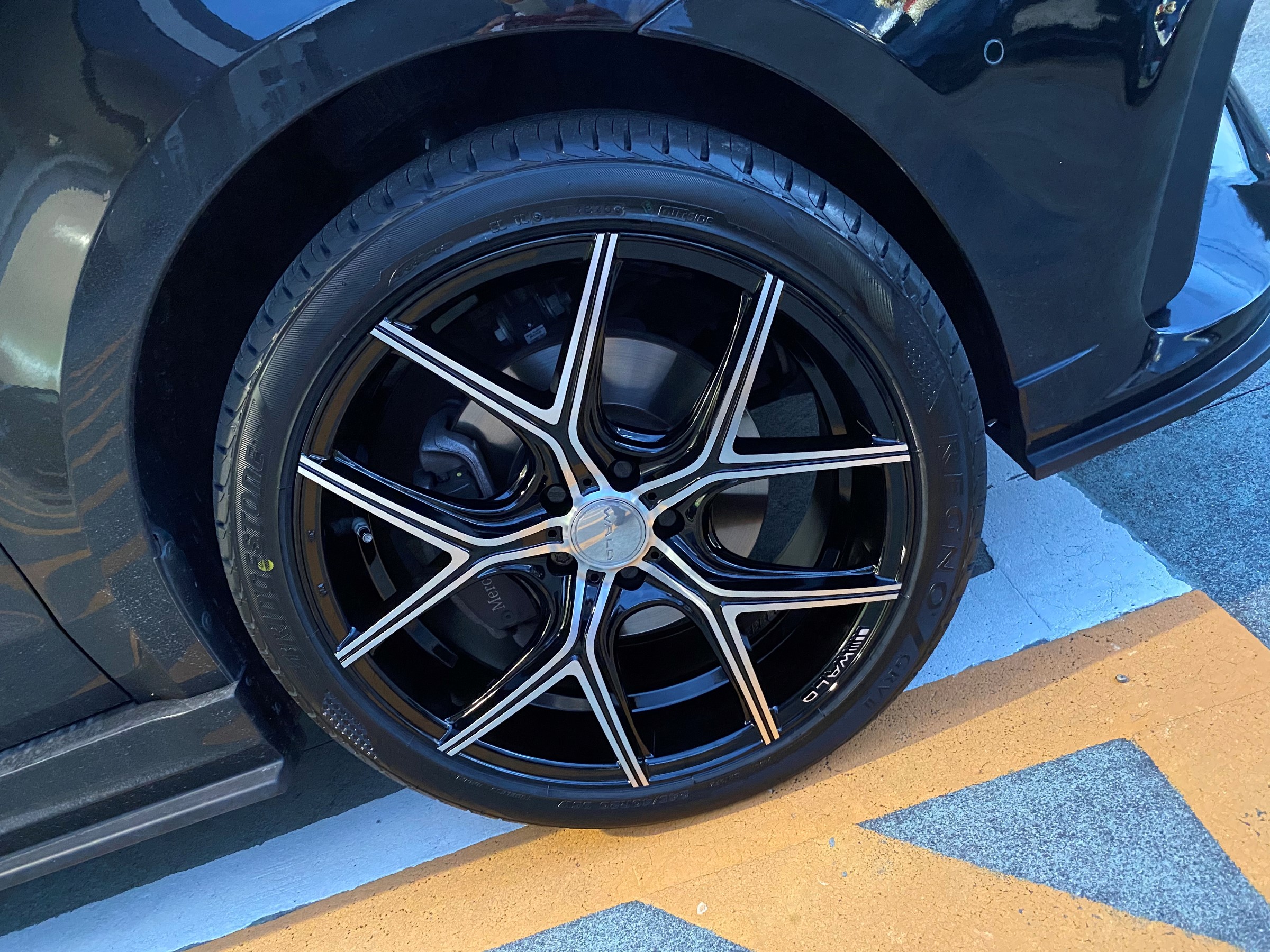 満点の メルセデスベンツ W447 Vクラス 純正AMG 19インチホイール4本
