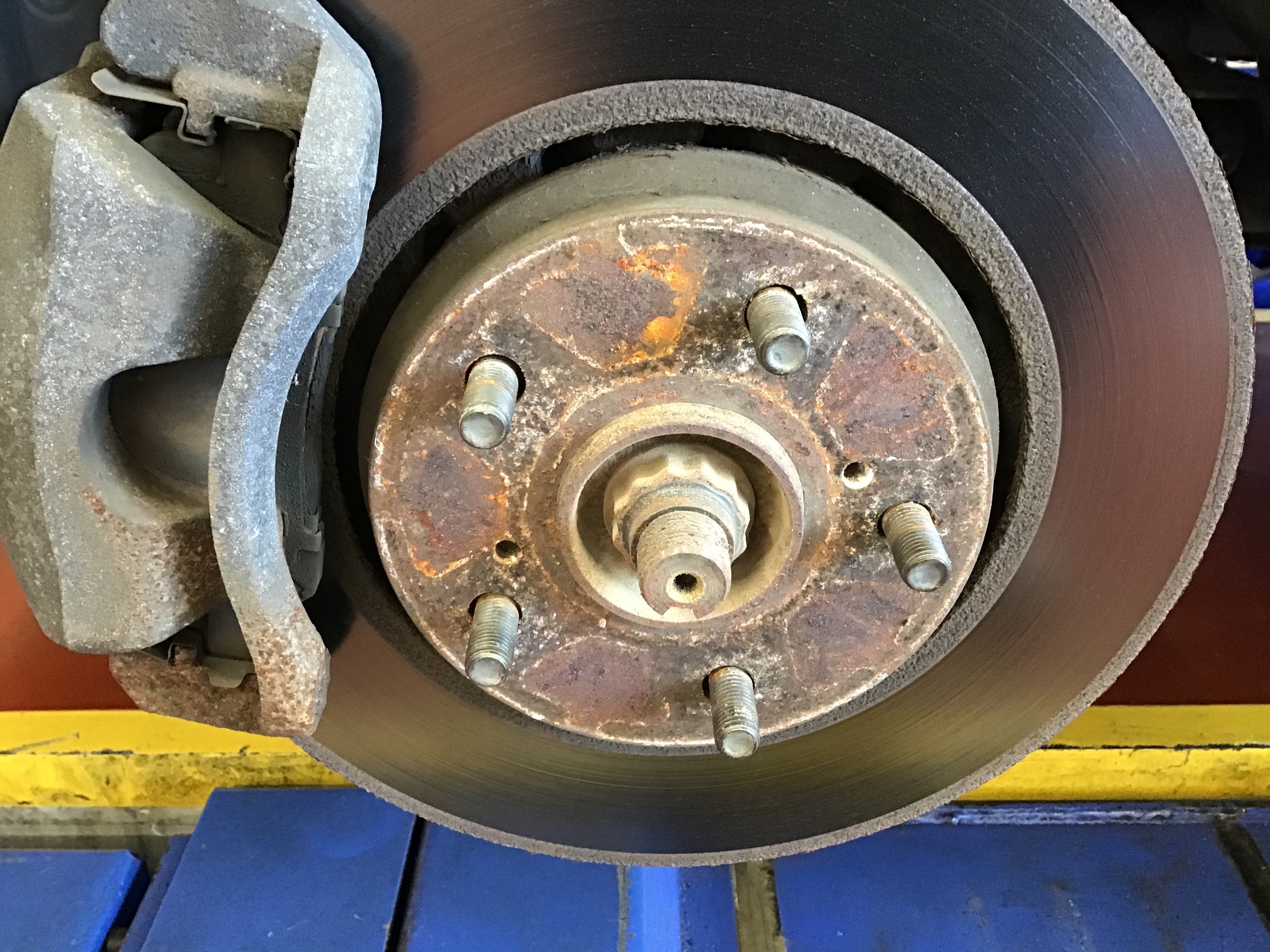 お車のサビ対策は重要です トヨタ アルファード その他 その他 防サビコーティング サービス事例 タイヤ館 水戸河和田 タイヤからはじまる トータルカーメンテナンス タイヤ館グループ