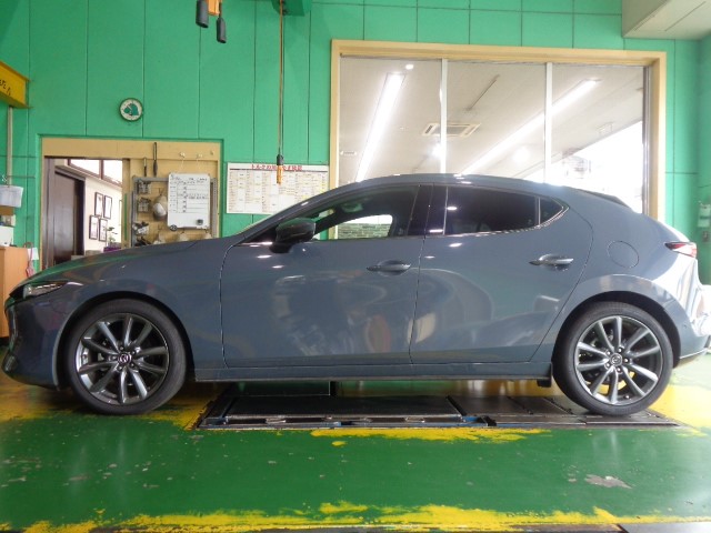 MAZDA3 ダウンサス交換・アライメント調整！ | 店舗おススメ情報