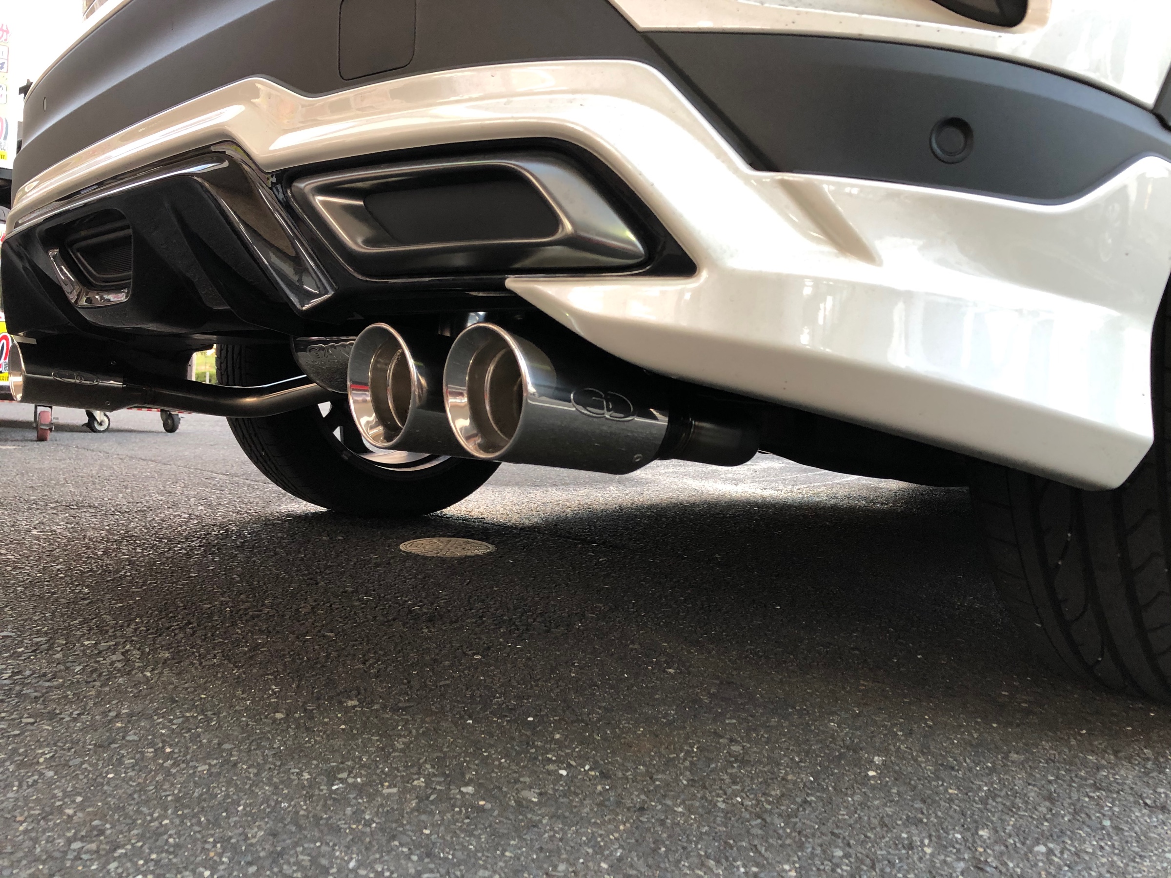 トヨタ C-HR ガナドール マフラー お取り付け！！ | トヨタ C-HR
