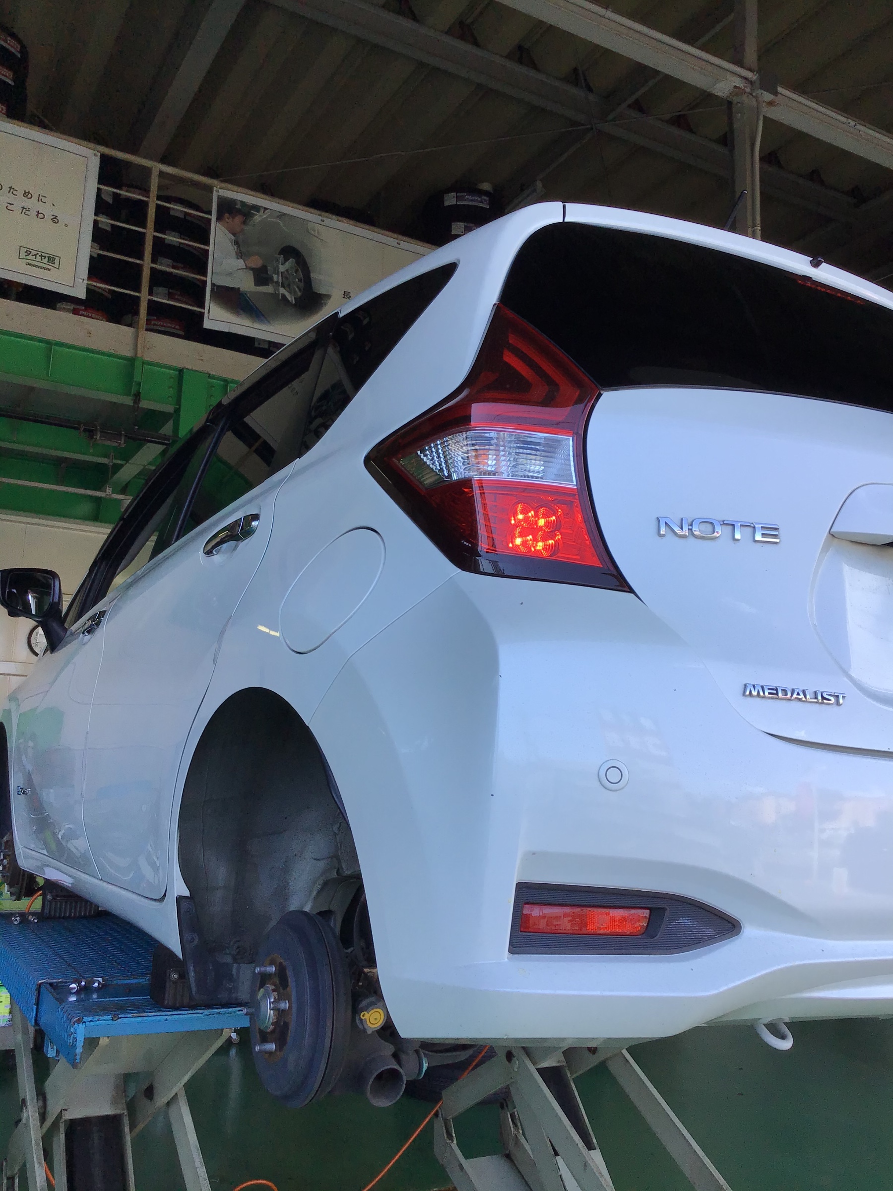 日産 ノート Regno Gr X 4本交換 Tpms 空気圧センサー取付 アライメント 日産 ノートe Power タイヤ タイヤ ホイール関連 4輪トータルアライメント調整 サービス事例 タイヤ館 厚木 神奈川県のタイヤ カー用品ショップ タイヤからはじまる トータルカー