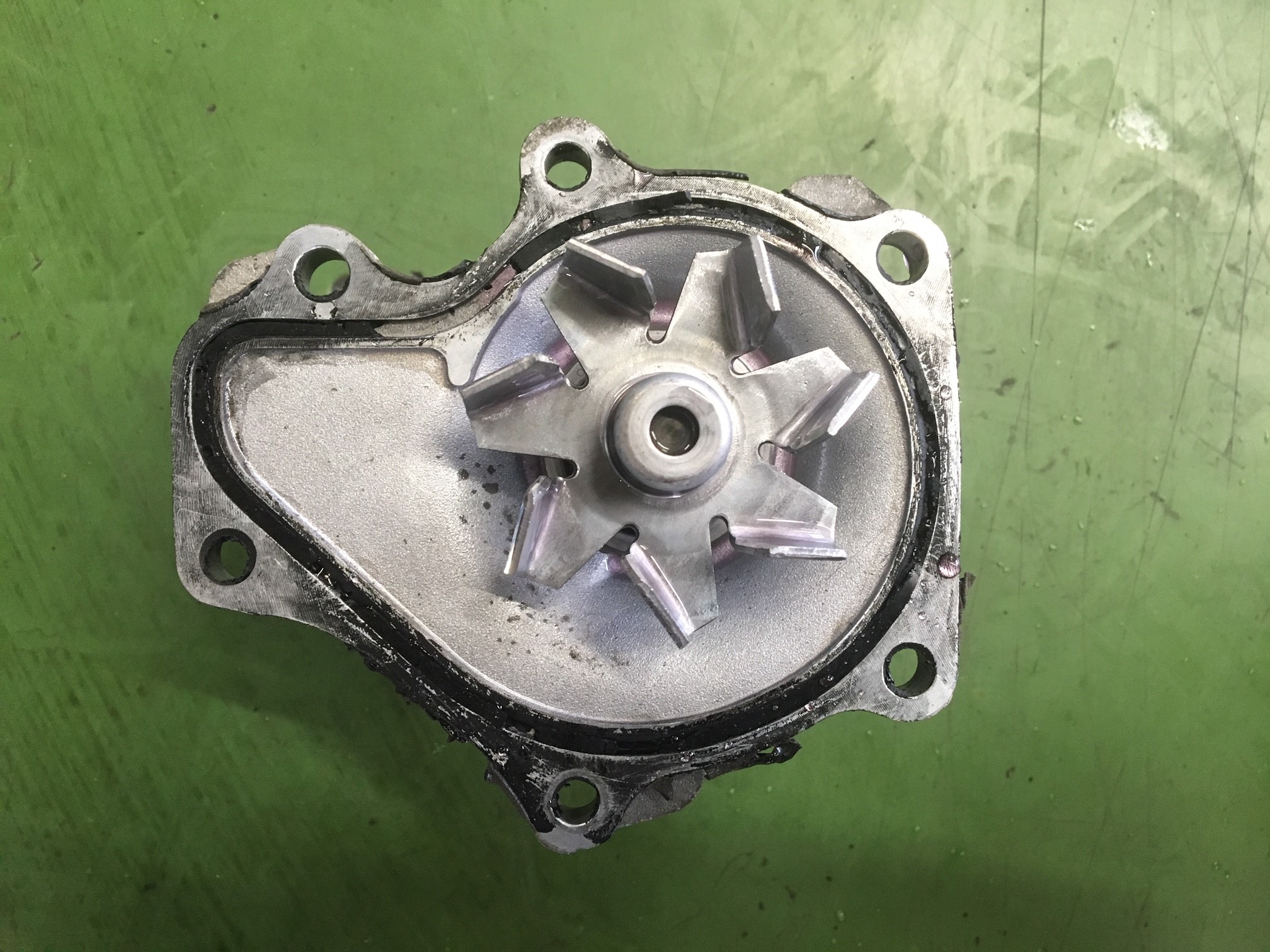 【トヨタ・エスティマ・ACR50W】 オルタネーター・ウォーターポンプ交換 店舗おススメ情報 タイヤ館 うしく上柏田