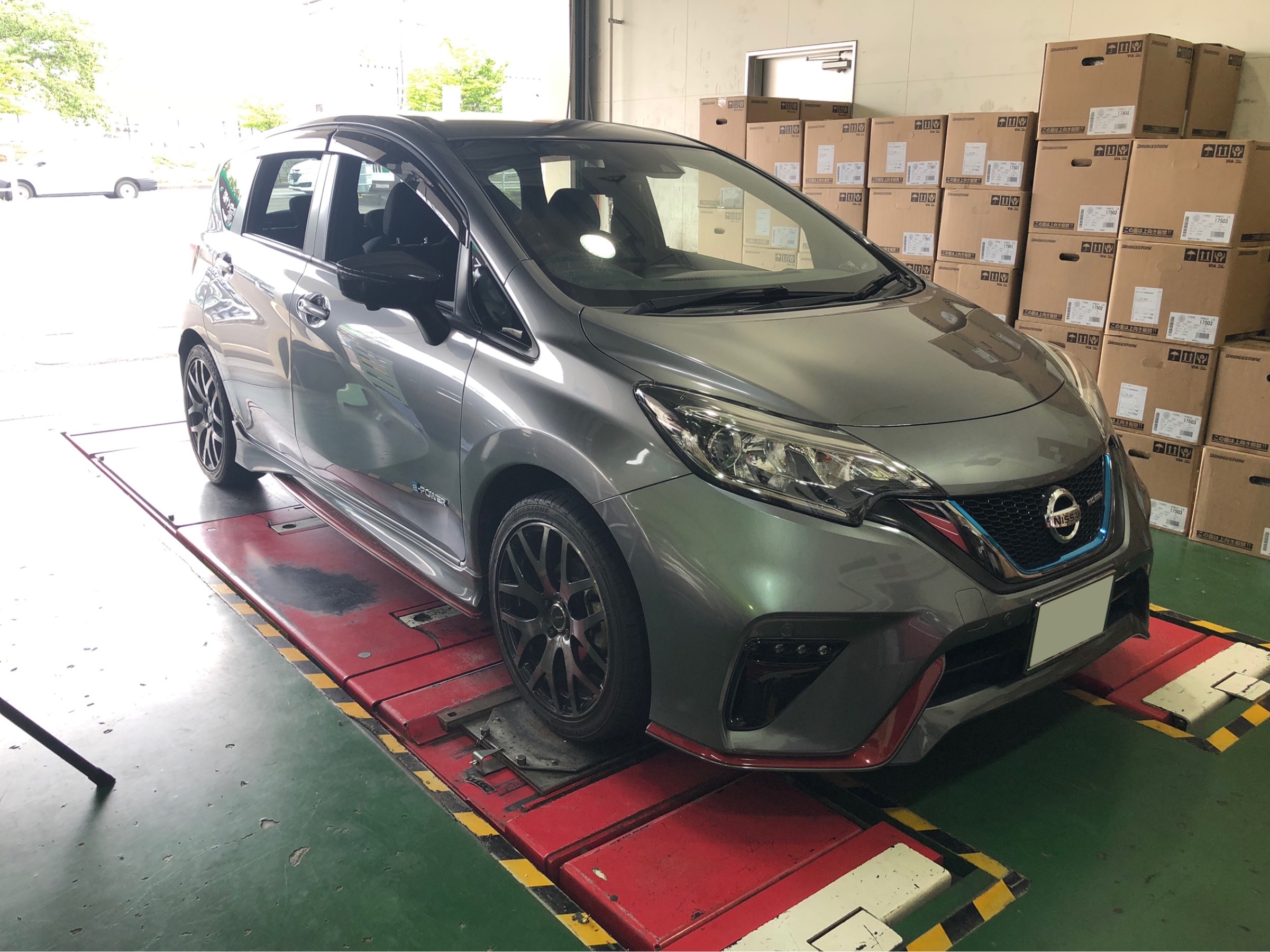 Note E Power Nismo 車高調整取り付け 日産 ノートe Power その他 パーツ取付 サスペンション取付 サービス事例 タイヤ館 須賀川 福島県のタイヤ カー用品ショップ タイヤからはじまる トータルカーメンテナンス タイヤ館グループ