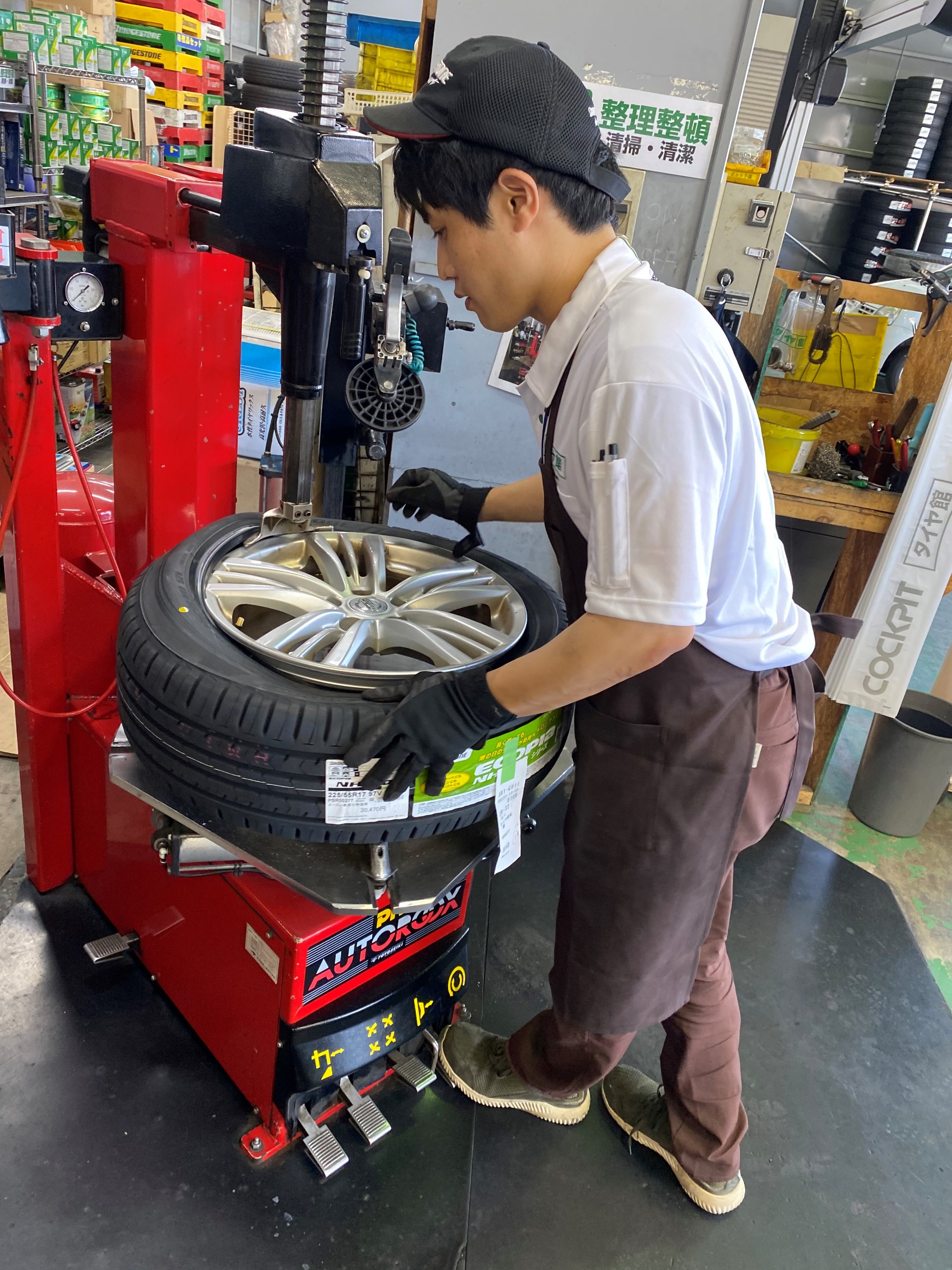 ニッサン スカイライン(V36)のタイヤ交換！ | 日産 スカイライン
