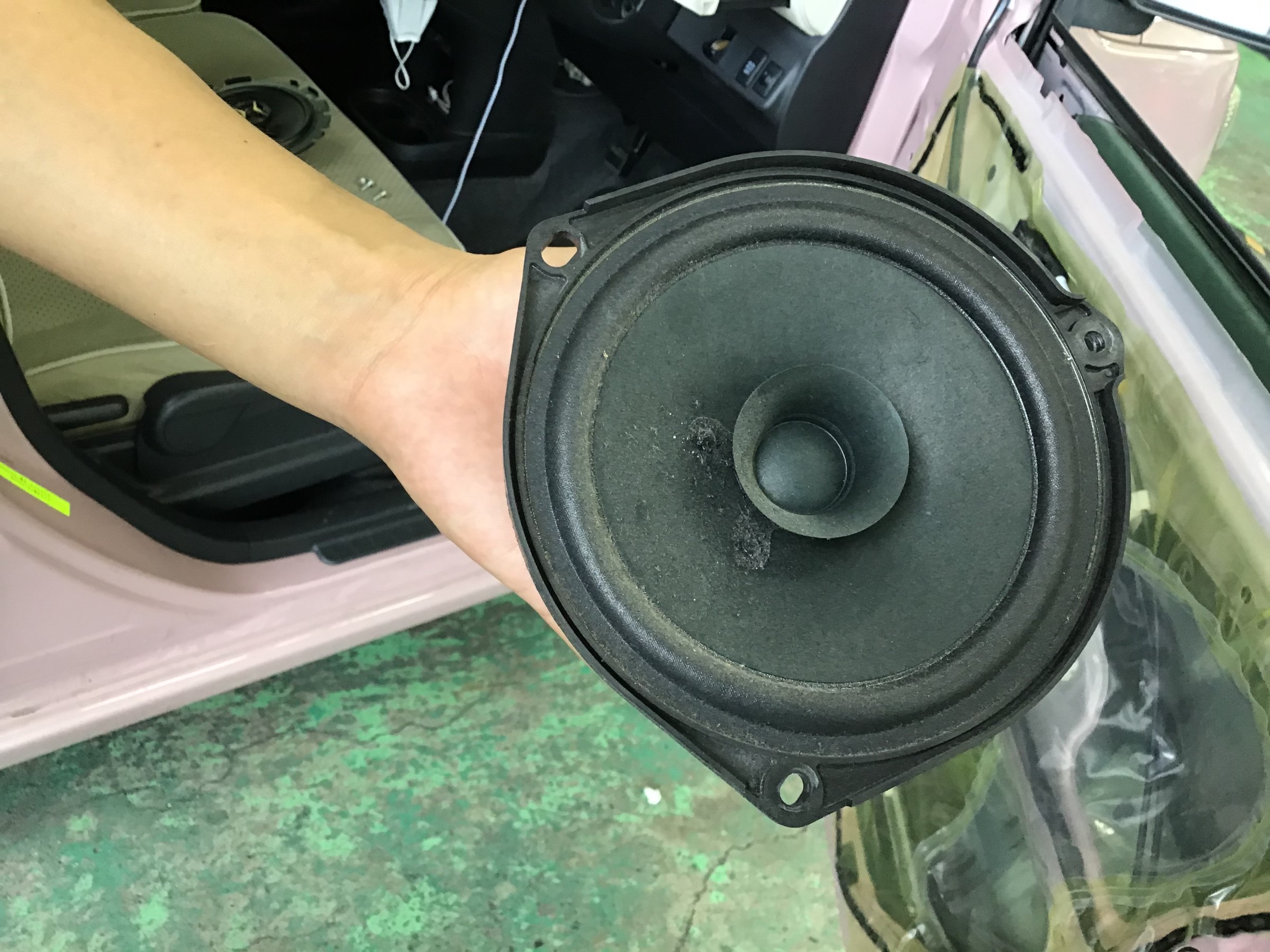 ミラココアのスピーカー取り付け ダイハツ ミラココア Av ナビ機器 カー用品取付 Av商品取付 サービス事例 タイヤ館 おのみち タイヤからはじまる トータルカーメンテナンス タイヤ館グループ