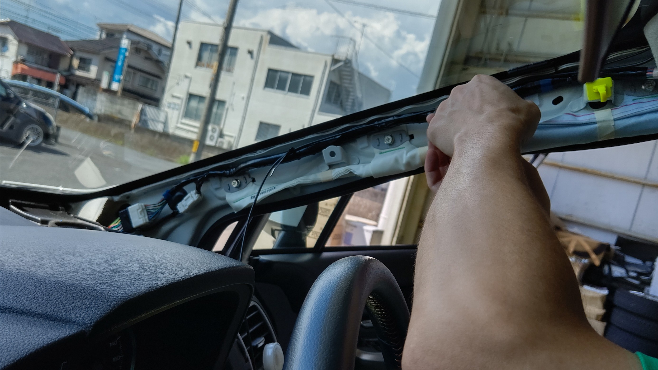 Etcの取付作業もやってます スバル Xvへ取付しました スバル Xv Av ナビ機器 Etc対応 サービス事例 タイヤ館 岩国 タイヤからはじまる トータルカーメンテナンス タイヤ館グループ