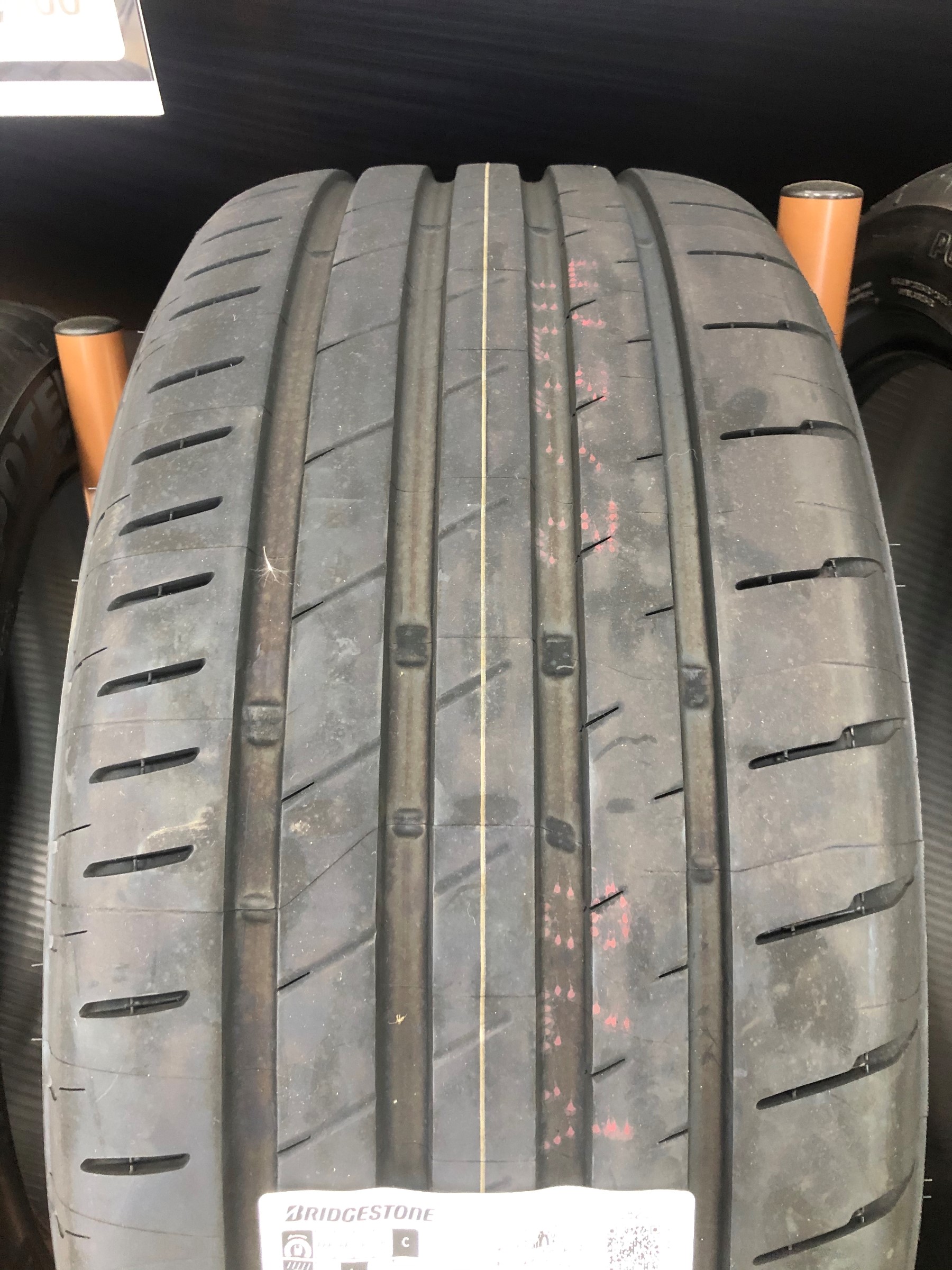 Potenza S007a 街乗りからサーキット サービス事例 タイヤ館 小平 東京都のタイヤ カー用品ショップ タイヤからはじまる トータルカーメンテナンス タイヤ館グループ