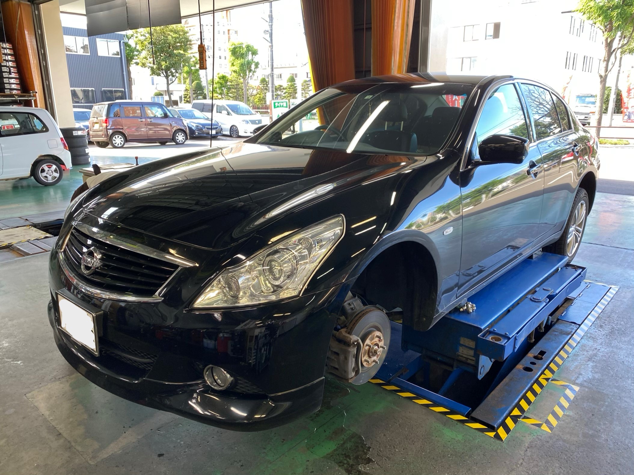 ニッサン スカイライン(V36)のタイヤ交換！ | 日産 スカイライン