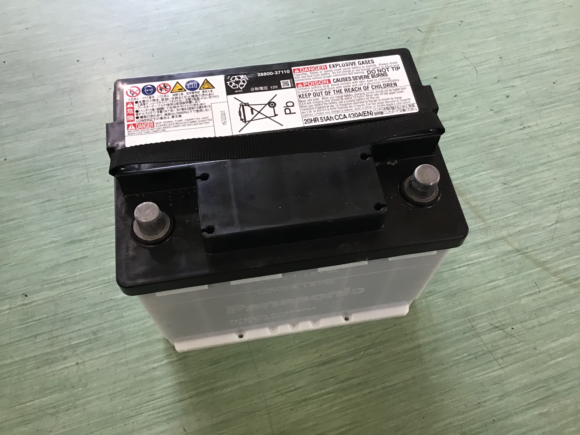 トヨタ ヴォクシー ハイブリッド 80系 バッテリー 交換 トヨタ ヴォクシー メンテナンス商品 パーツ取付 各種用品取付 サービス事例 タイヤ館 富谷 宮城県のタイヤ カー用品ショップ タイヤからはじまる トータルカーメンテナンス タイヤ館グループ
