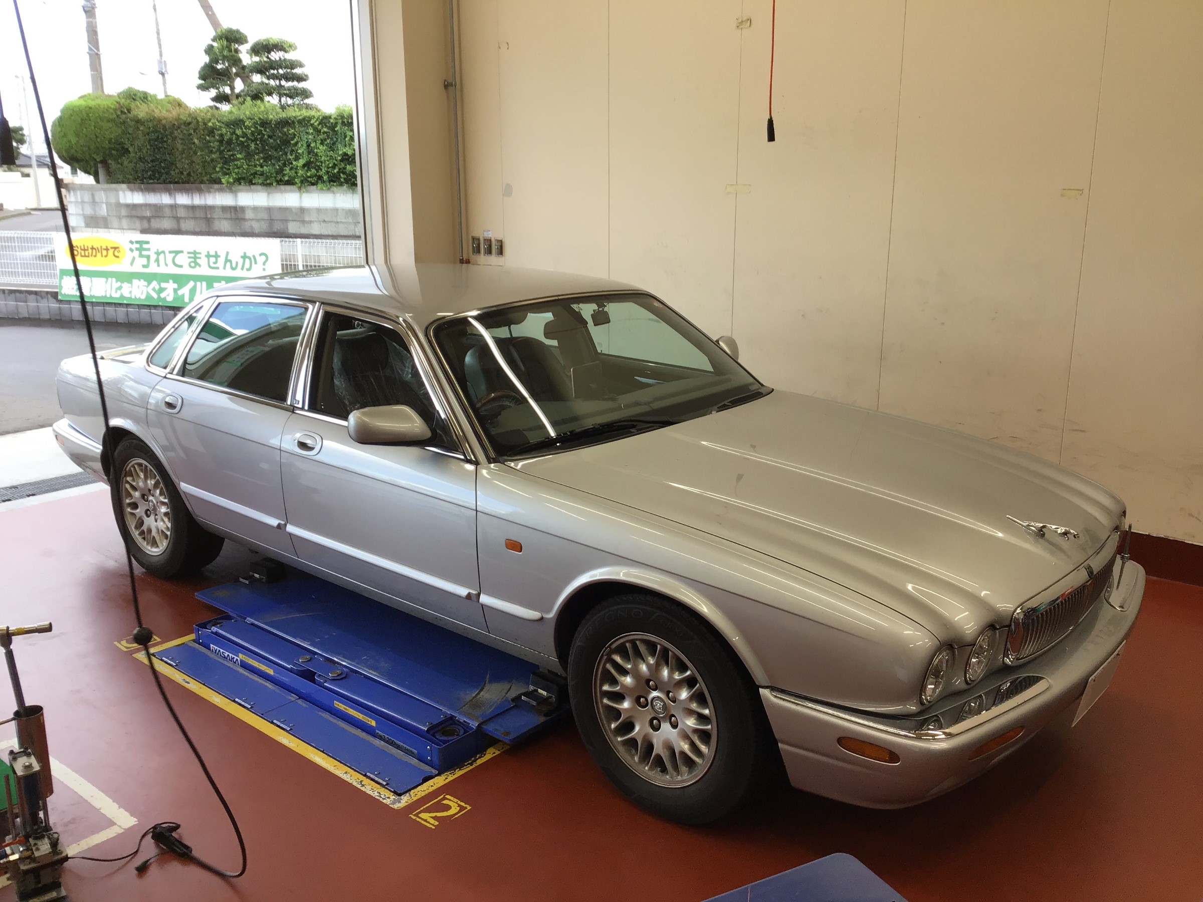 ジャガー タイヤ交換 サービス事例 タイヤ館 水戸河和田 タイヤからはじまる トータルカーメンテナンス タイヤ館グループ