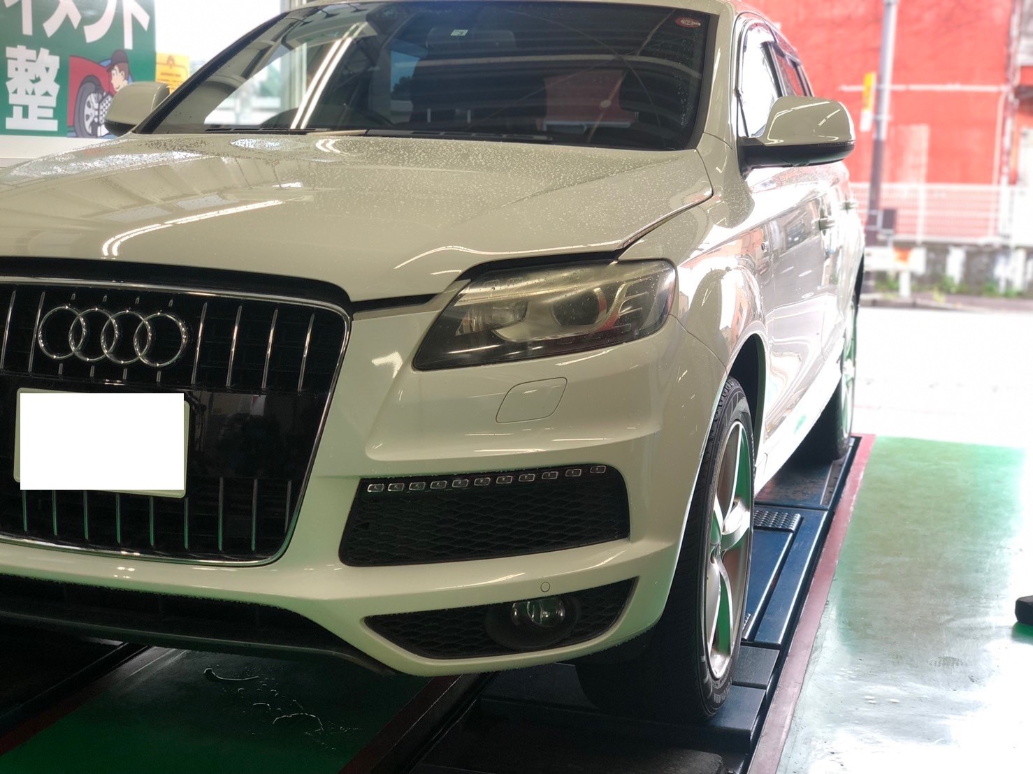 アウディ Q7 ヘッドライト フォグランプ交換 | アウディ Q7 その他