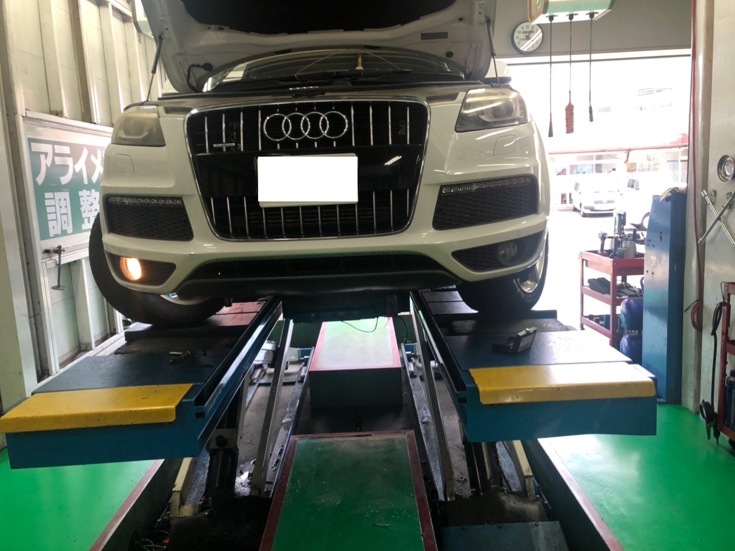 アウディ Q7 ヘッドライト フォグランプ交換 | アウディ Q7 その他