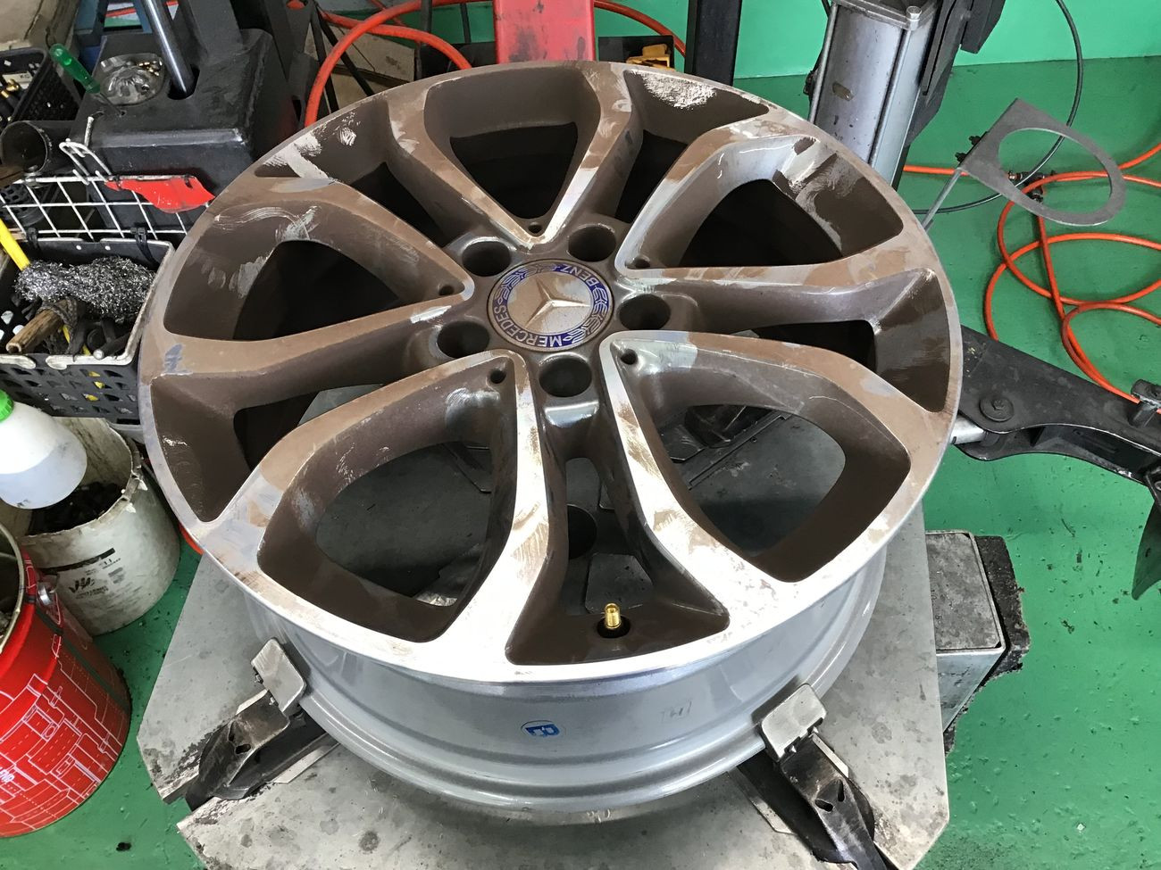 メルセデスベンツ「Ｃ180」Ｗ205 のRFTタイヤ交換 225/50Ｒ17