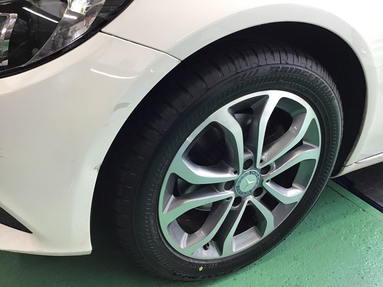メルセデスベンツ「Ｃ180」Ｗ205 のRFTタイヤ交換 225/50Ｒ17