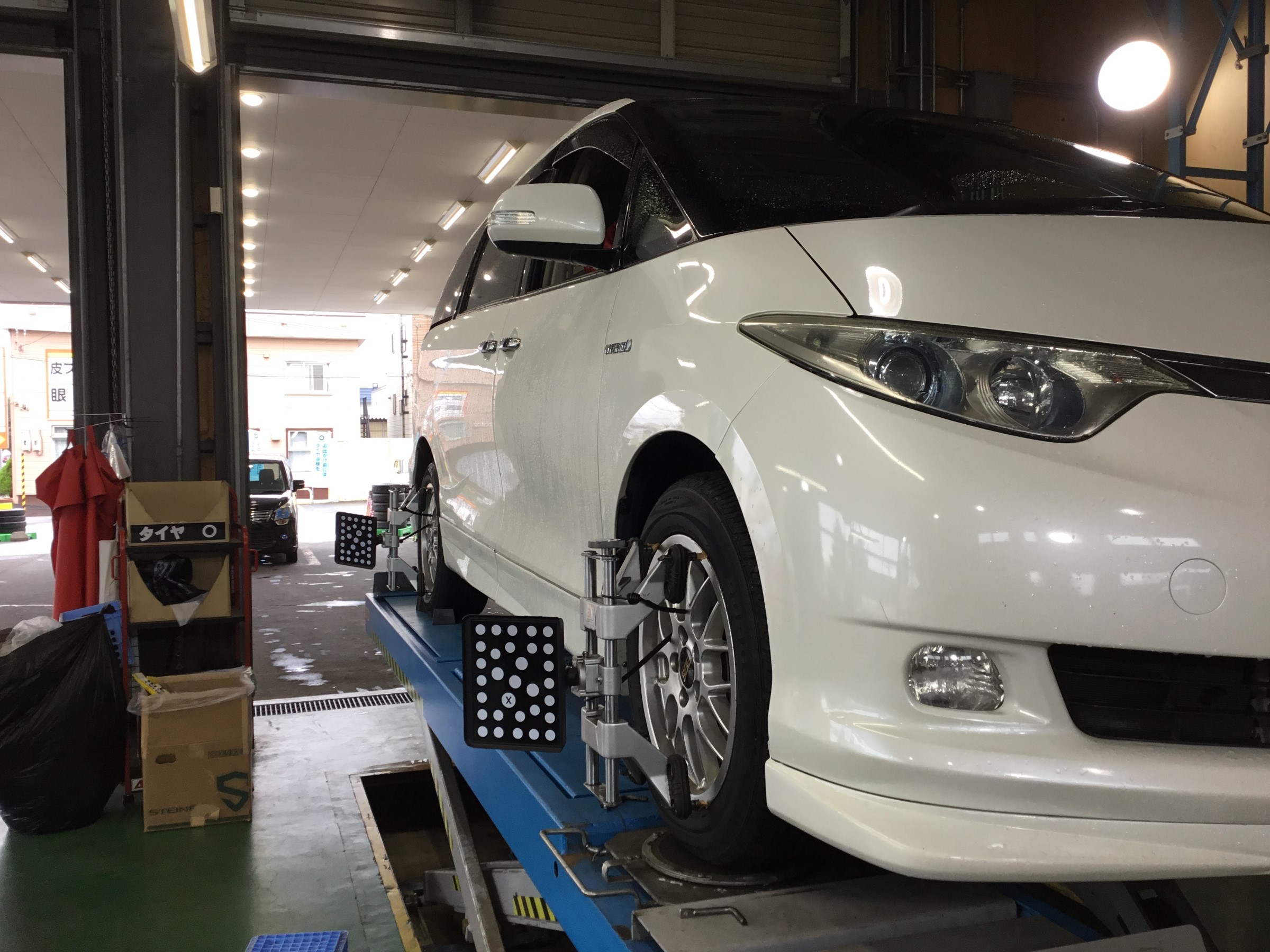 50系 トヨタ エスティマ アライメント調整 トヨタ エスティマ その他 タイヤ ホイール関連 4輪トータルアライメント調整 スタッフ日記 タイヤ館 新川駅前 タイヤからはじまる トータルカーメンテナンス タイヤ館グループ