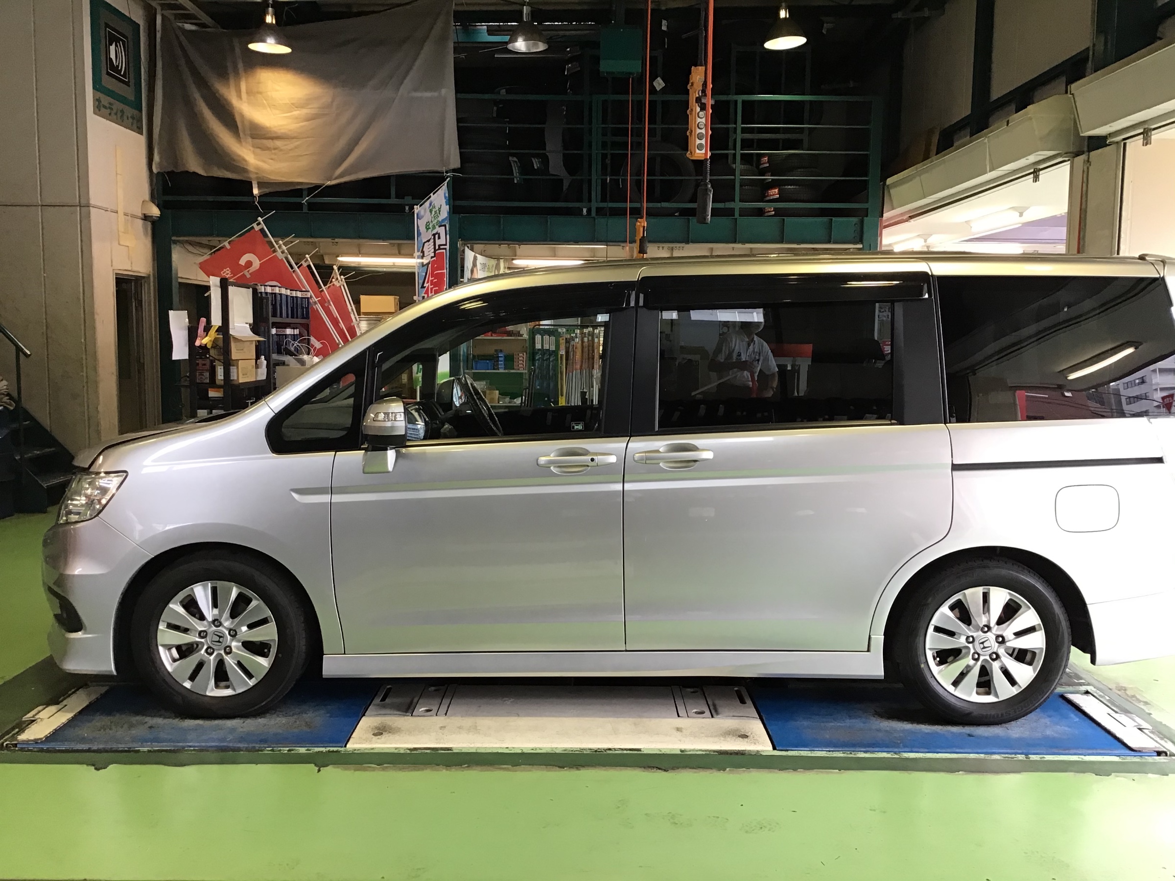 ステップワゴンrk5 足回り交換 サービス事例 タイヤ館 吹田 大阪府 和歌山県のタイヤからはじまる トータルカーメンテナンス タイヤ館グループ