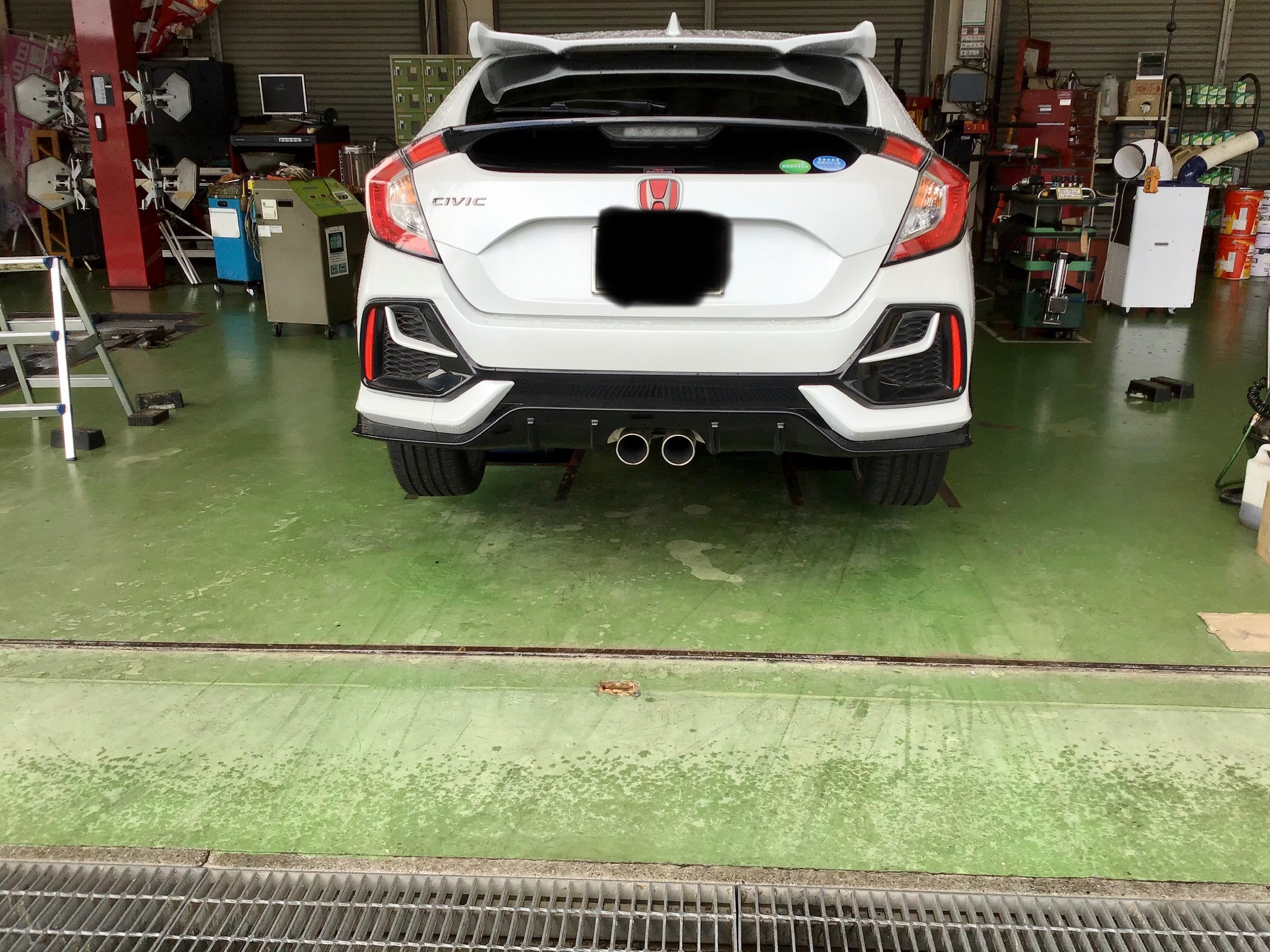 FK7シビック後期 無限マフラーandガーニッシュ取り付け① | ホンダ