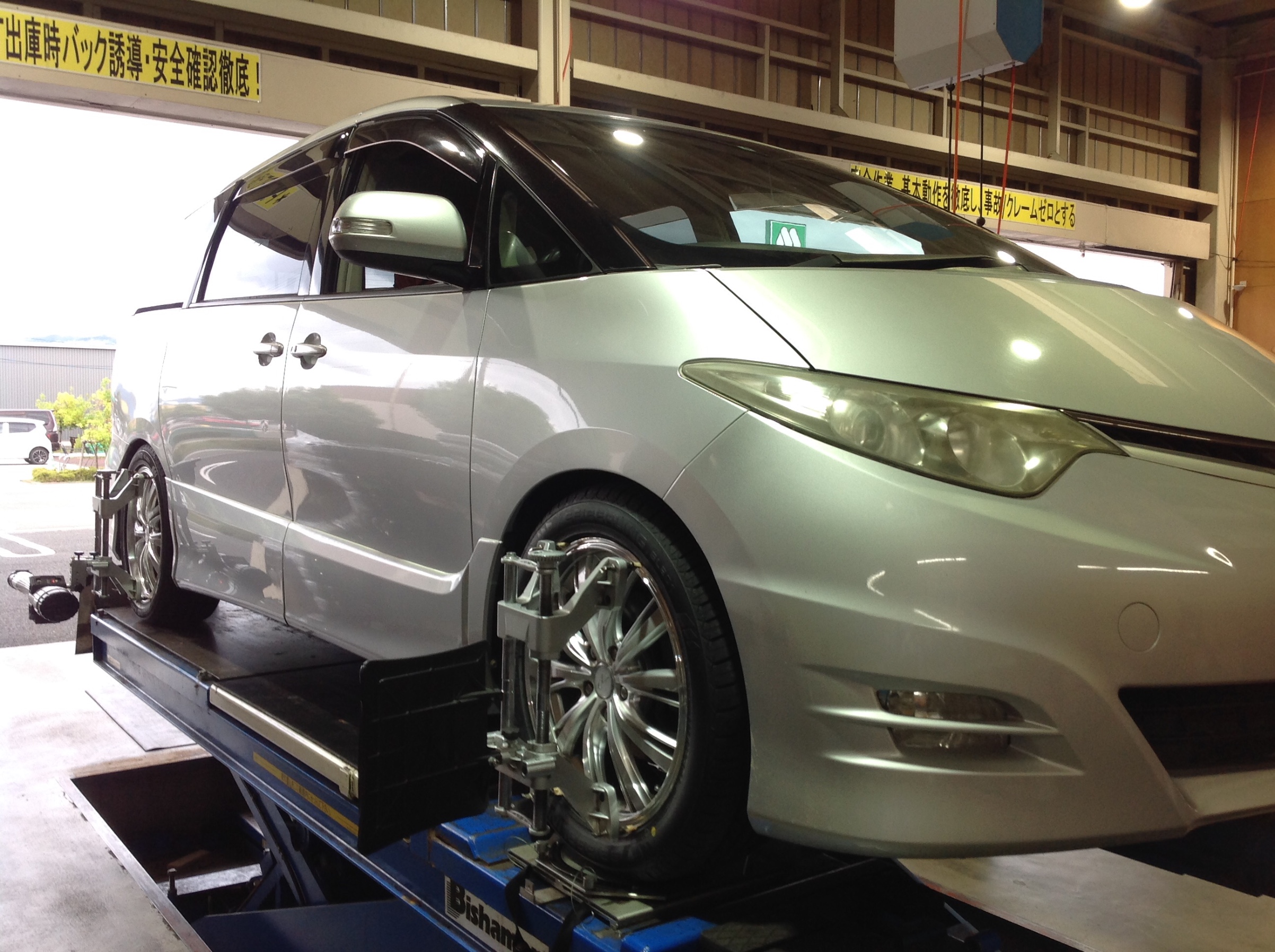 トヨタ エスティマ(ACR55W) HKS車高調取付・アライメント作業 トヨタ エスティマ(ACR55W) HKS車高調取付・アライメント作業