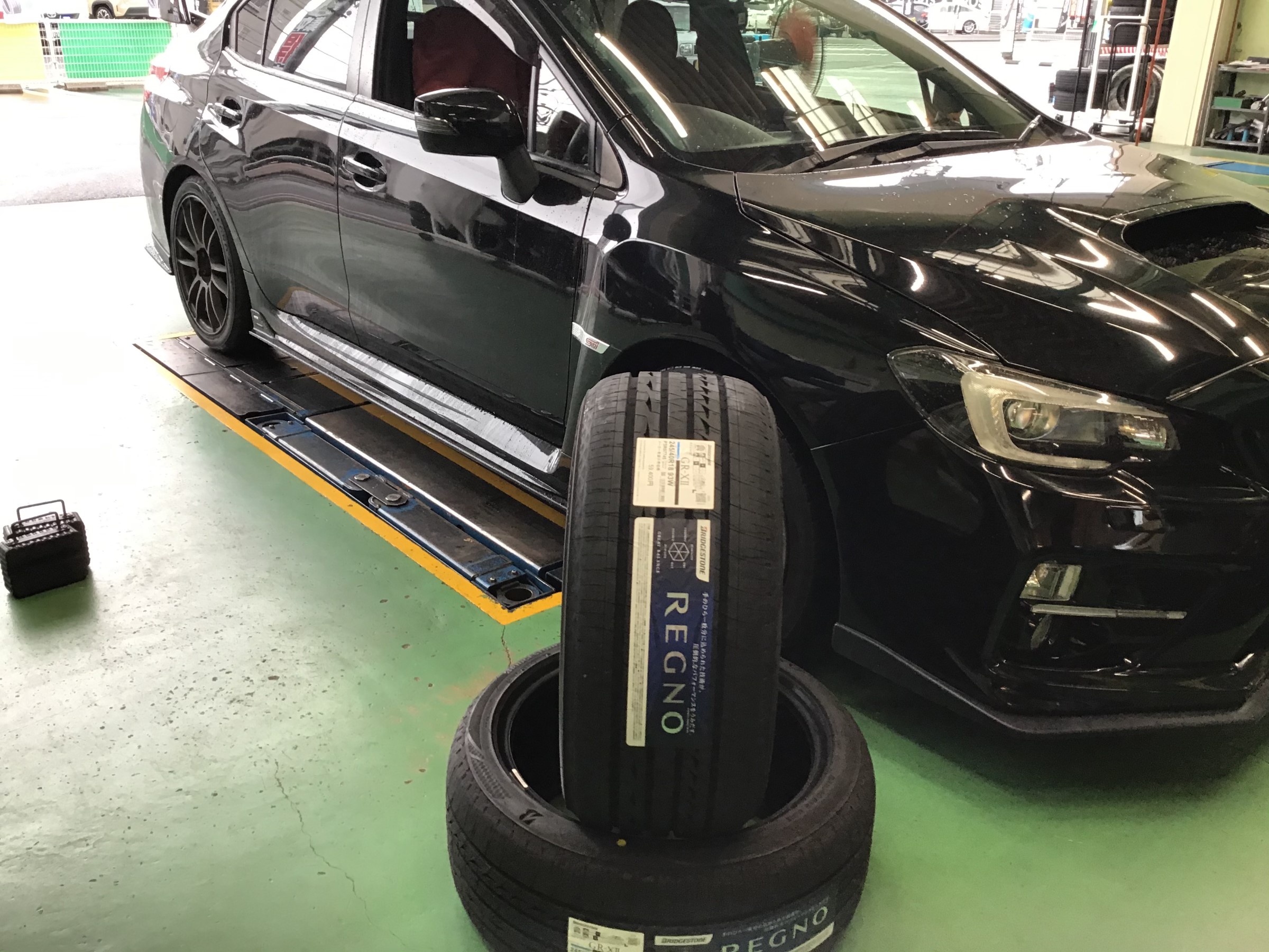スバル ｗｒｘ ｓｔｉ 夏タイヤ交換 スバル Wrx Sti タイヤ タイヤ ホイール関連 ブリヂストン セイバーリング デイトンタイヤを取扱い 窒素ガス交換 チューブレスゴムバルブ交換 アライメント調整 インチまで それ以上のサイズは 問い合わせてください